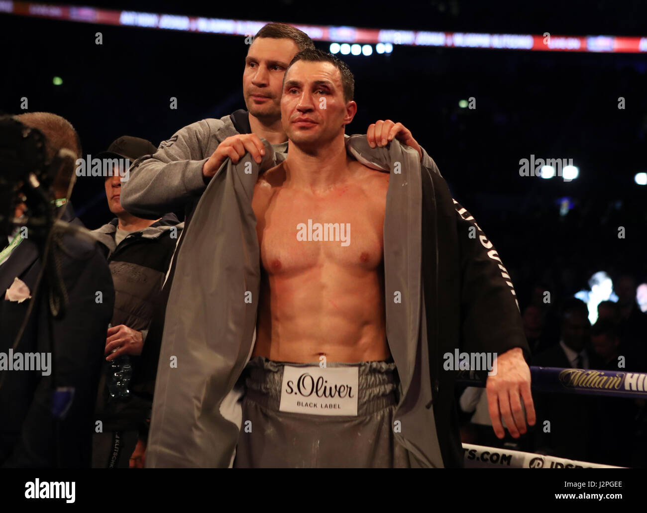 Wladimir ist folgende Niederlage zu Anthony Joshua in der WBA, IBF und IBO-Schwergewichts-WM-Titel Kampf im Wembley Stadium, London. Stockfoto