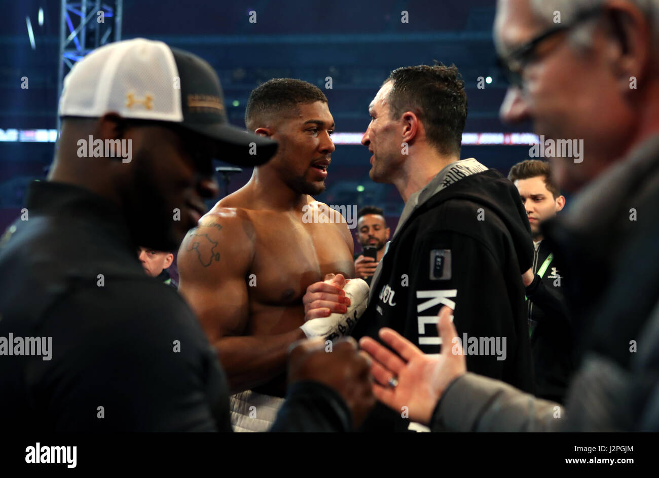 Anthony Joshua Post Kampf mit Wladimir Klitschko nach der WBA, IBF und IBO-Schwergewichts-WM-Titel Kampf im Wembley Stadium, London. Stockfoto