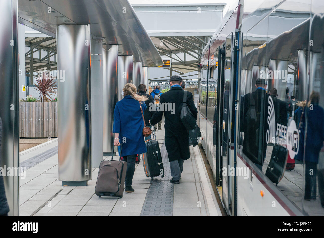 Transport nach Edinburgh, Straßenbahnen, Mobility Scooter, Disability, George Deeks Stockfoto