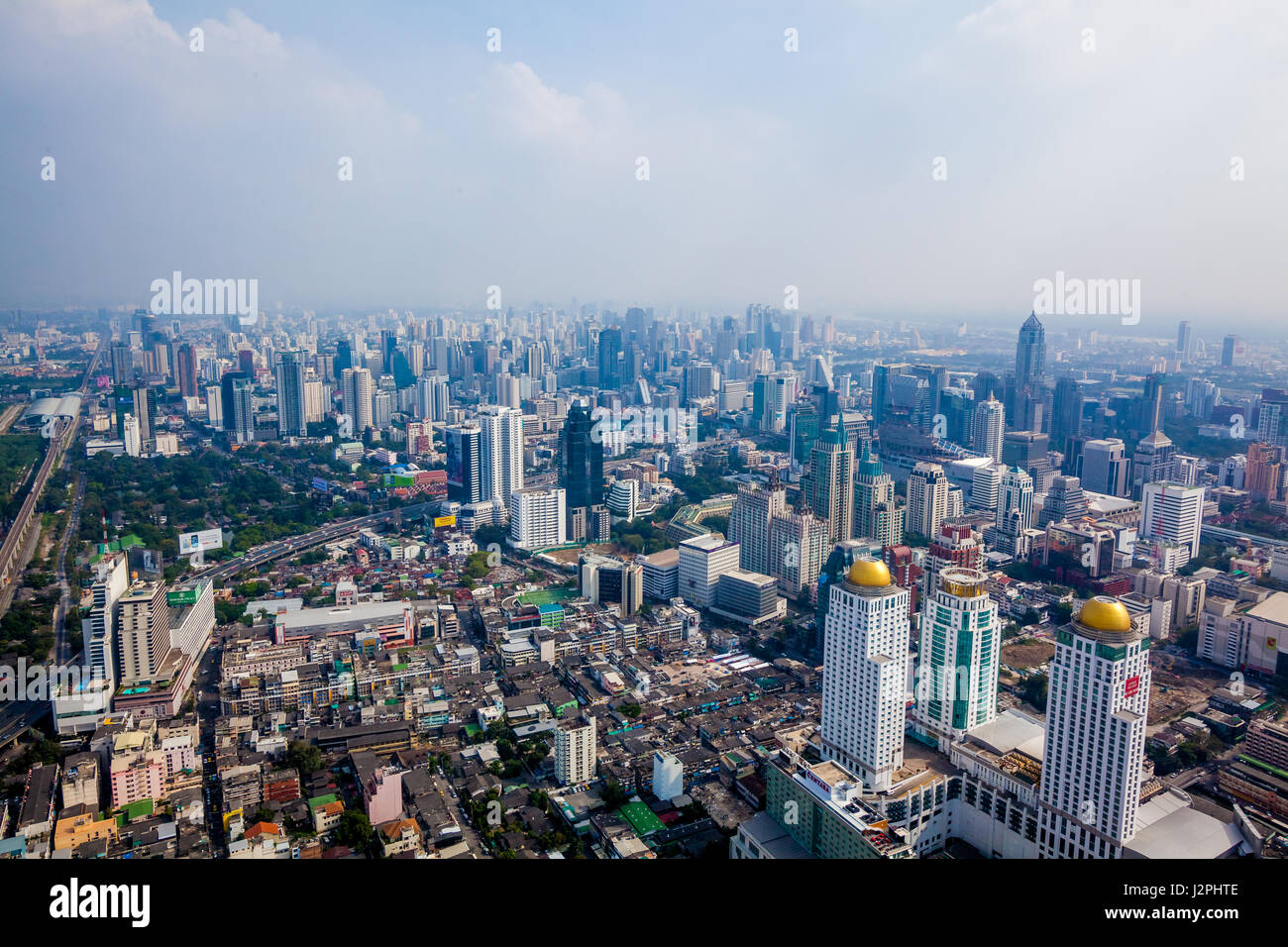 BANGKOK 15 Dezember: Draufsicht der Sathorn Bezirk, Sathorn-Viertel ist eines der 50 Distrikte von Bangkok es gebunden durch sechs andere Bezirke, großflächig und Stockfoto