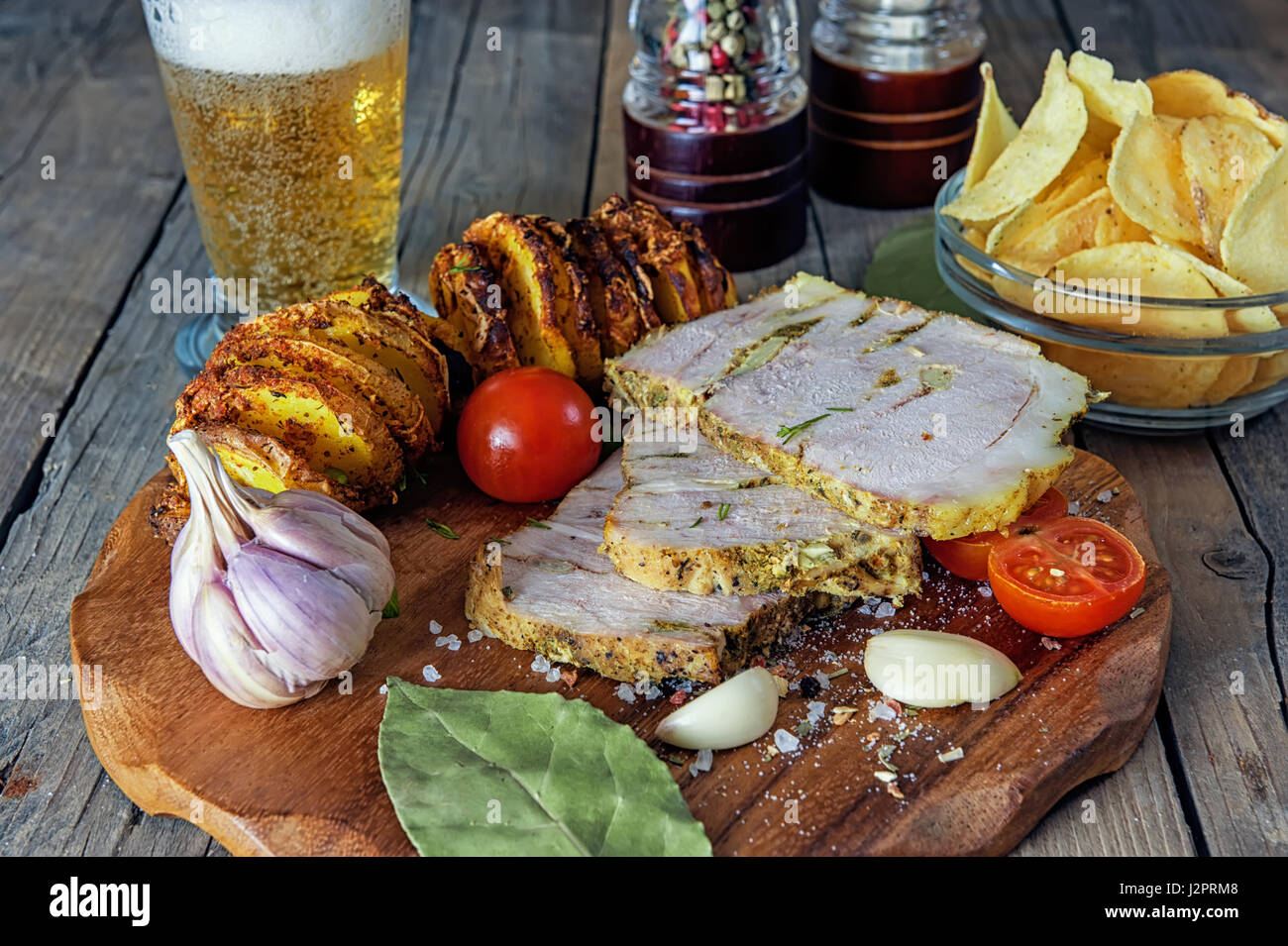 er Stücke von Scheiben Roastbeef, Schweinebraten in den Ofen mit ...