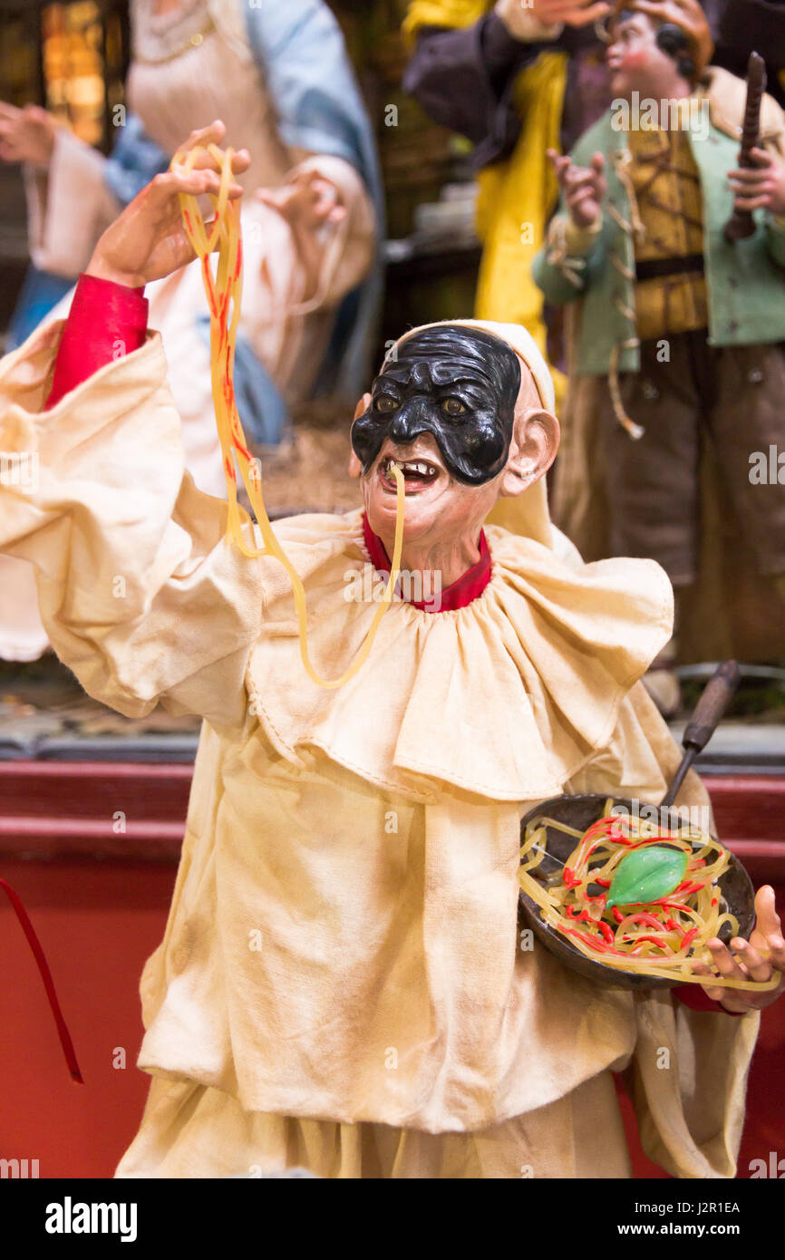 Pulcinella essen Nudeln Neapel Italien Stockfoto