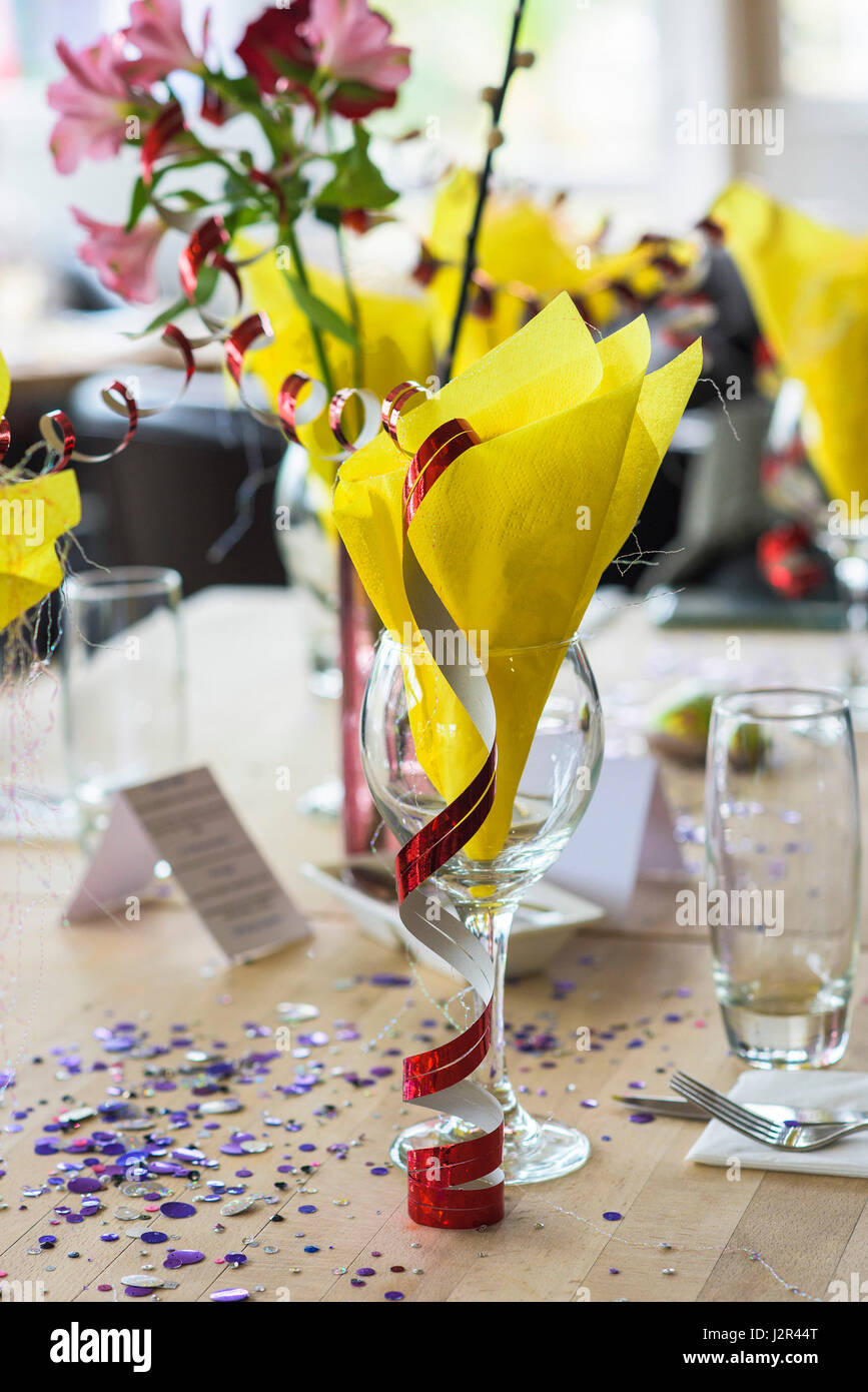 Tisch Dekoration Feier Feiern Restaurant Interieur dekorative bunte bunte Küche Stockfoto