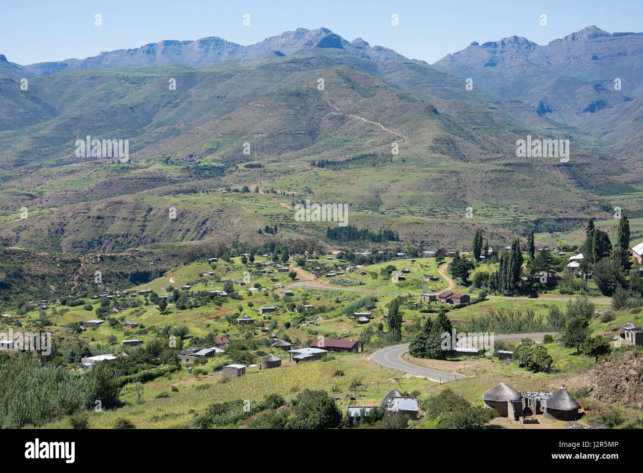 Bergige Landschaft unterwegs nach Semonkong, Maseru-Distrikt, Königreich von Lesotho Stockfoto