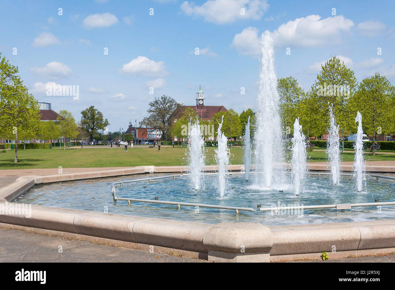 Brunnen in Broadway Gärten, Letchworth Garden City, Hertfordshire, England, Vereinigtes Königreich Stockfoto