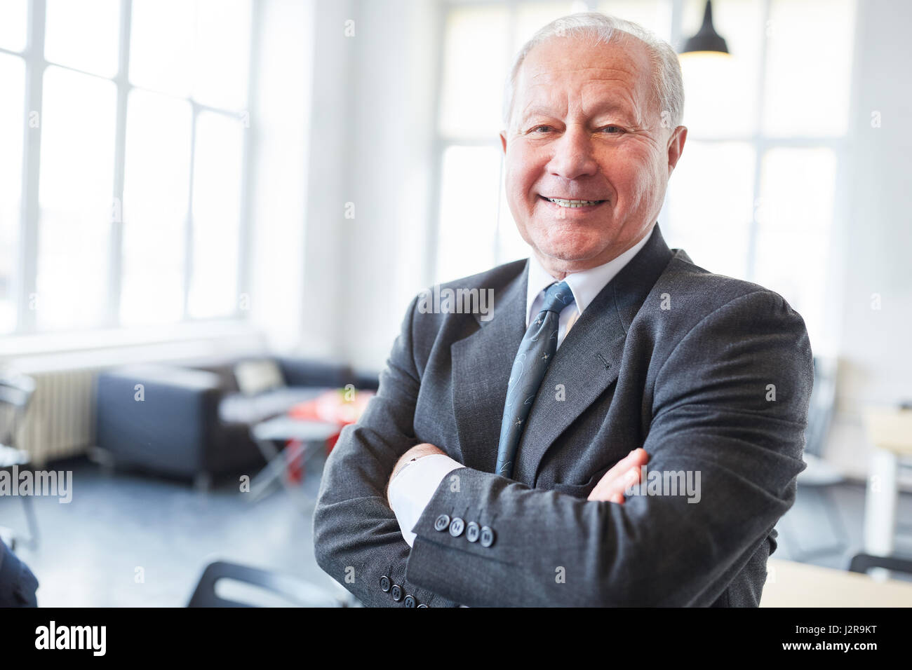 Senior als erfolgreicher Unternehmer und Geschäftsführer mit Selbstvertrauen Stockfoto