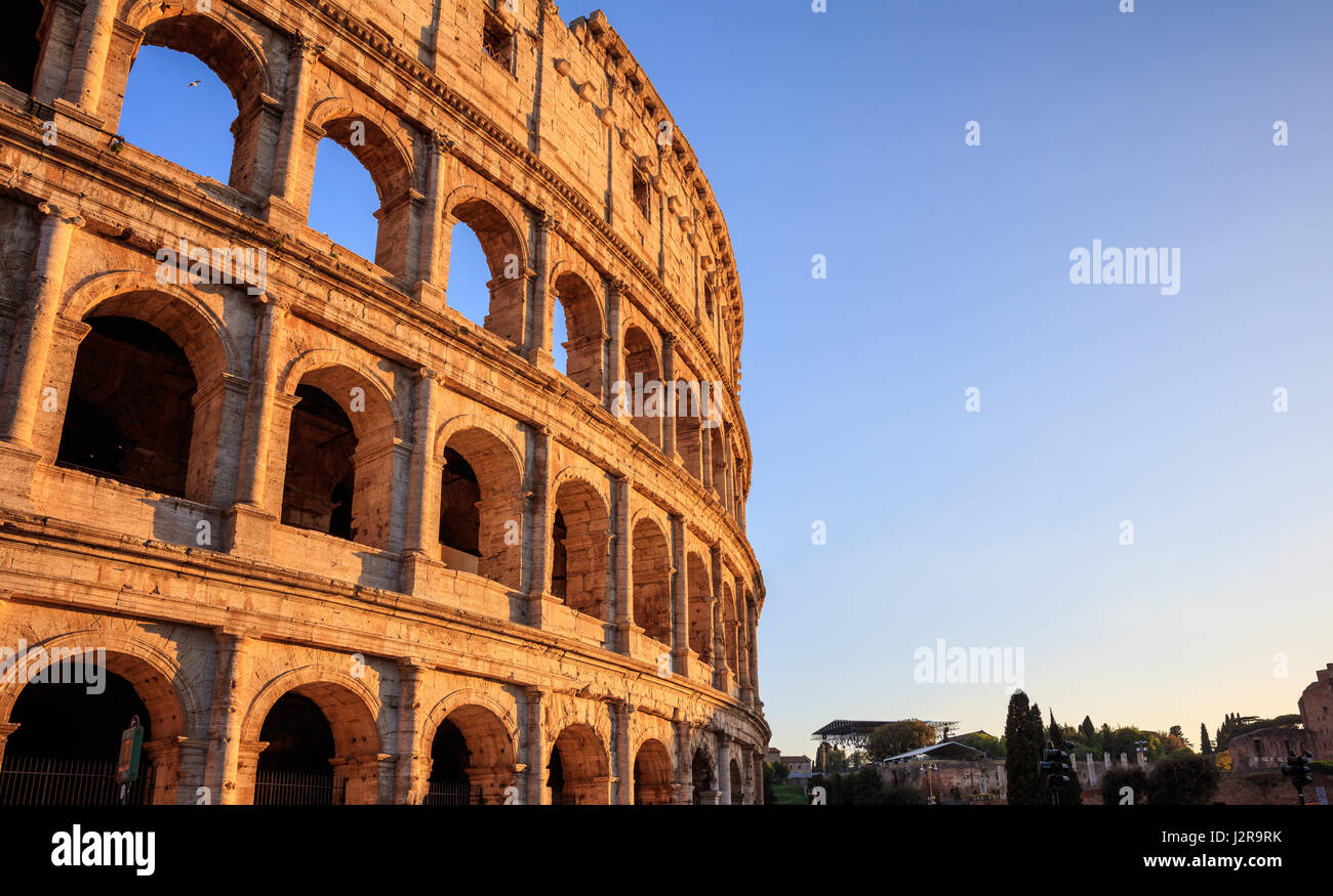 Rom - Kolosseum Amphitheater Blick am Abend Stockfoto
