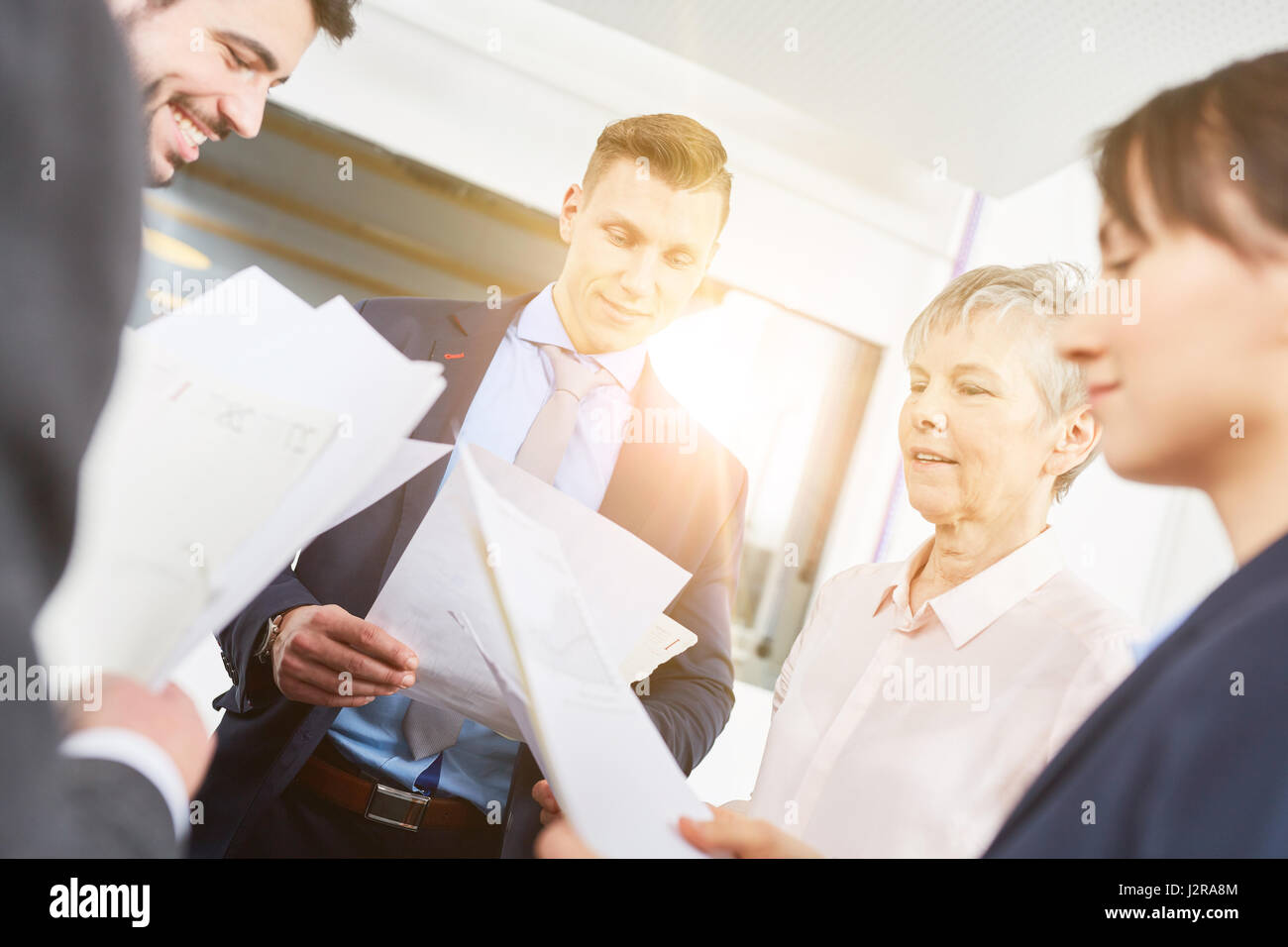 Business-Team in den Bereichen Finanzen Planungssitzung in Zusammenarbeit Stockfoto