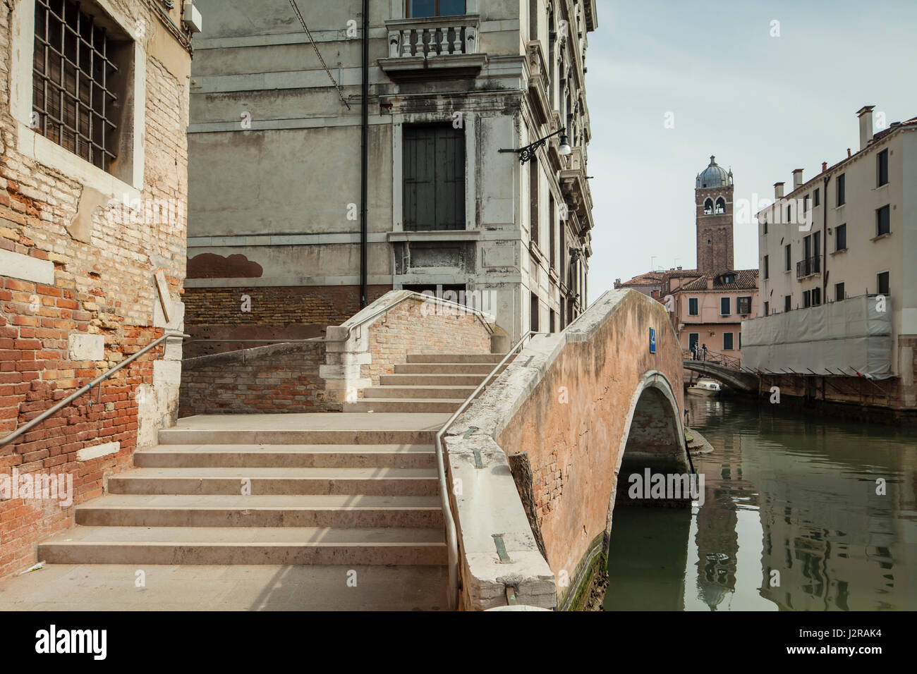 Brücke in Cannaregio Bezirk von Venedig. Stockfoto