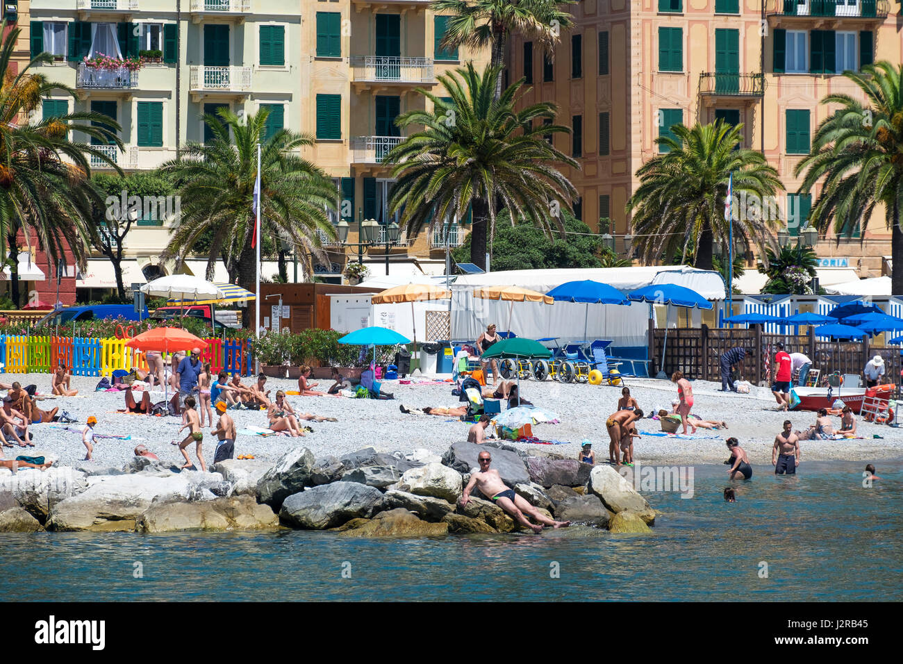 Strand und Hotels in Santa Margherita Ligure an der italienischen Riviera Stockfoto