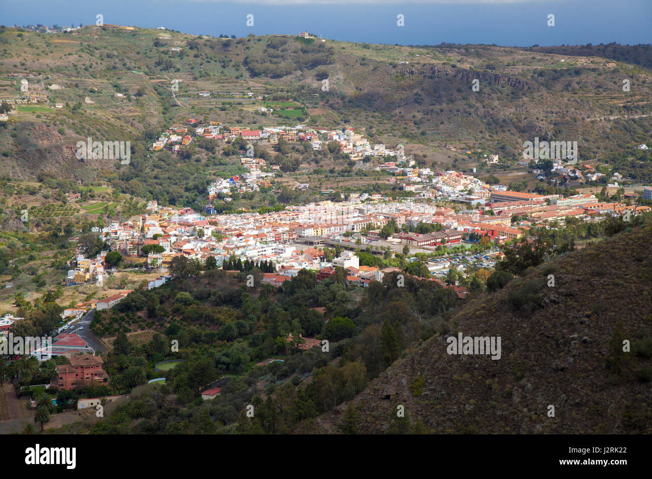 Im Landesinneren Gran Canaria, April, Blick in dicht besiedelten Barranco de Guiniguada, Santa Brigida Dorf Stockfoto