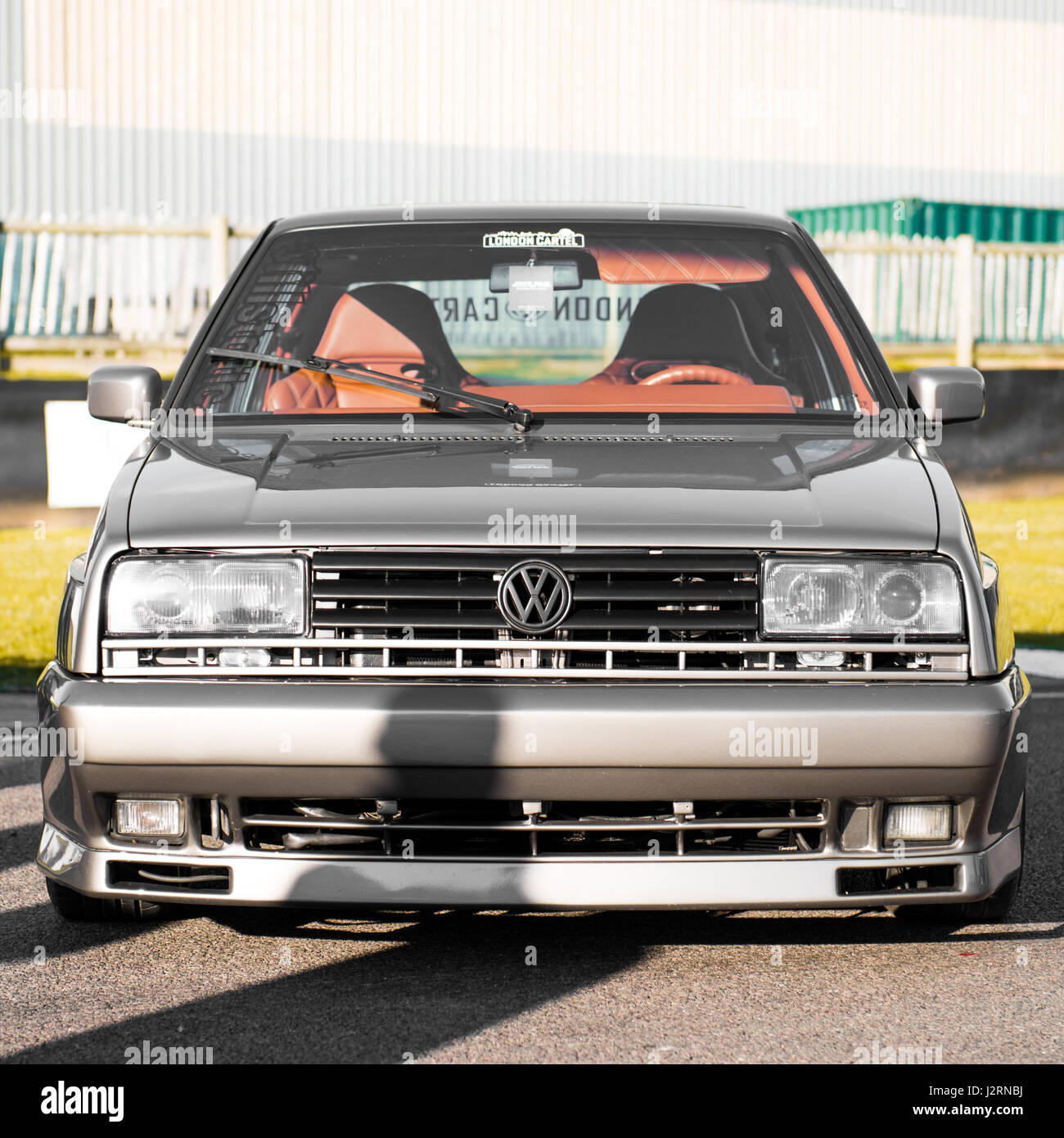 Goodwood Motor Circuit, Chichester, West Sussex, Großbritannien. 6. November 2016. Grauen VW Golf Auto am Goodwood Motor Circuit zum Goodwood "Hot Hatch" (Fließheck) Breakfast Club Car Treffen Event an einem kalten, frischen, sonnigen Wintermorgen. © Will Bailey / Alamy Stockfoto