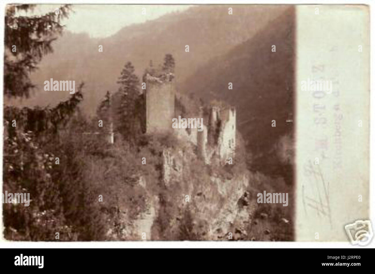 Diese Postkarte aus dem frühen 20. Jahrhundert zeigt die Ruine von Weissenburg und zeigt die historische Bedeutung und architektonische Überreste des Ortes. Stockfoto