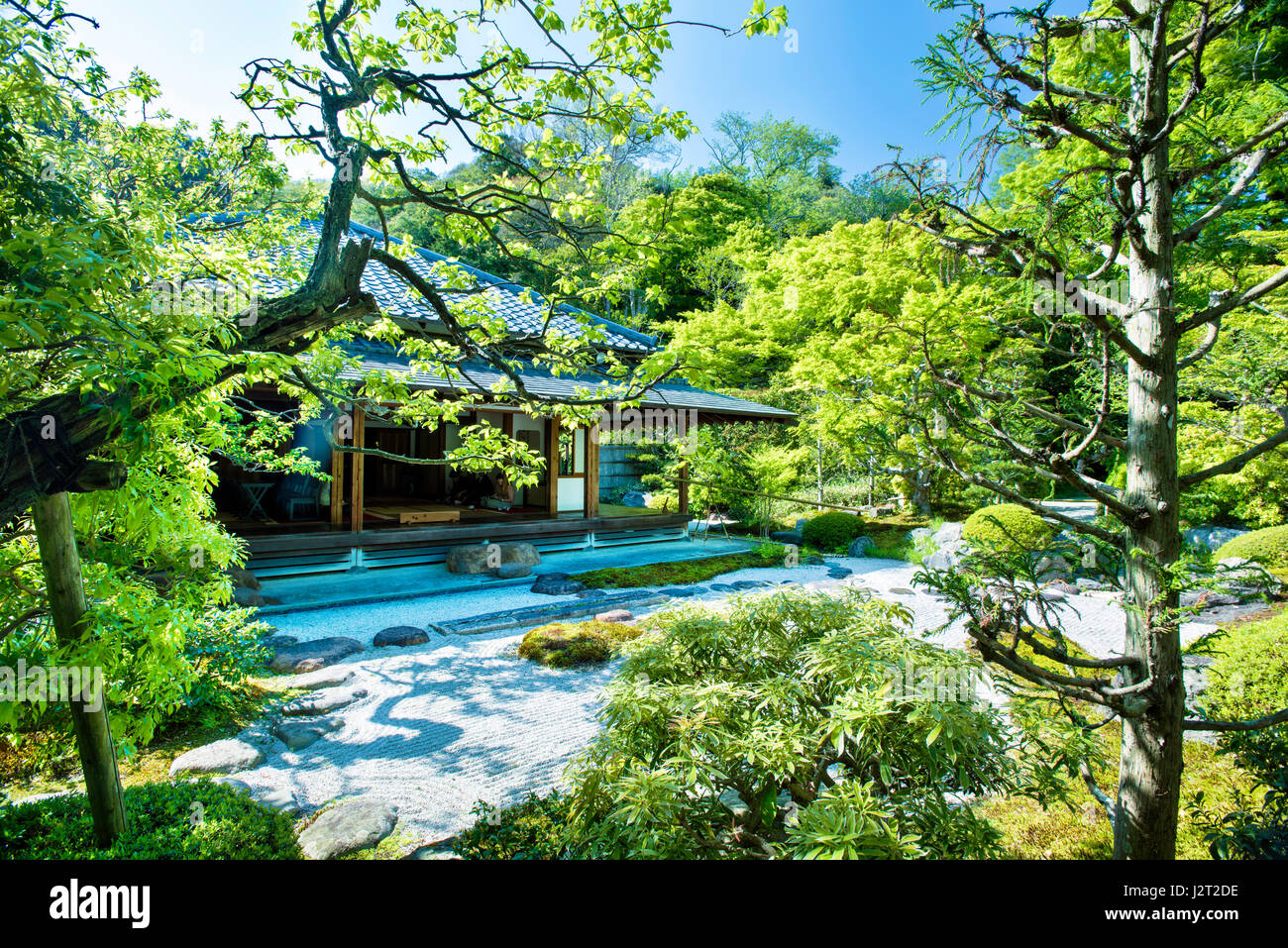 Kisen-ein Teehaus und Steingarten auf dem Gelände der Jomyoji-Tempel in Kamakura, Kanagawa, Japan Stockfoto