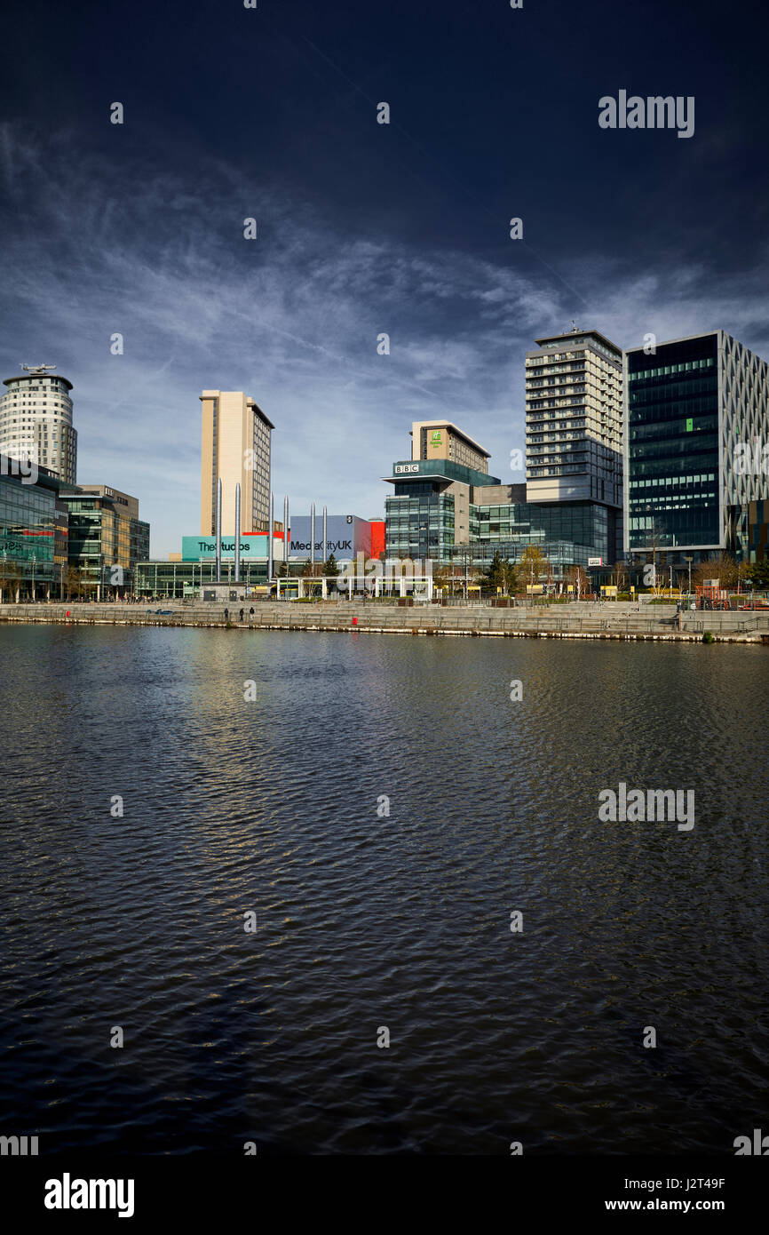 Sonniger Tag am MediacityUk in Salford Quays Heimat der BBC in den regenerierten docks Stockfoto