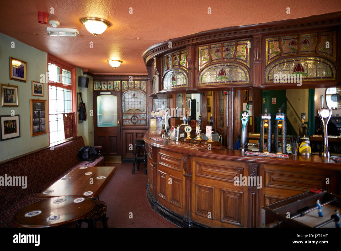 Landmark Manchester grün gekachelt bekleideten viktorianischen Pub Peveril Innenministerium Peak Stockfoto