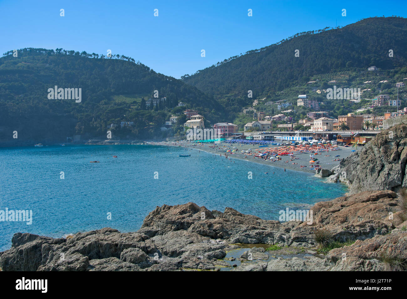 Die Stadt Imperia in Ligurien, Italien, vom Ende des stillgelegten Bahnhof Tunnel, der von Levanto gesehen Stockfoto