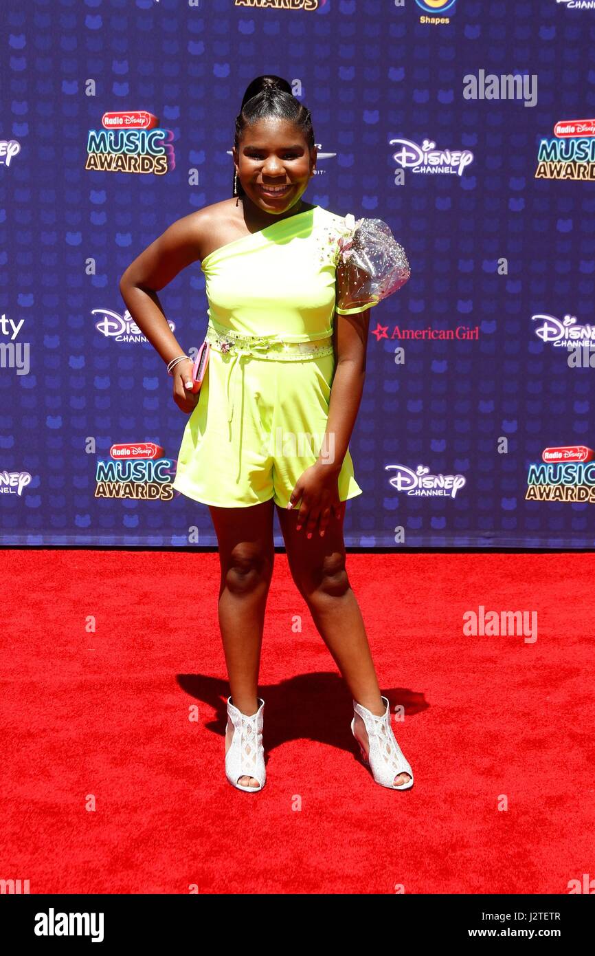 Trinitee Stokes im Ankunftsbereich für Radio Disney Music Awards - Ankünfte 2, Microsoft Theater, Los Angeles, CA 29. April 2017. Foto von: JA/Everett Collection Stockfoto