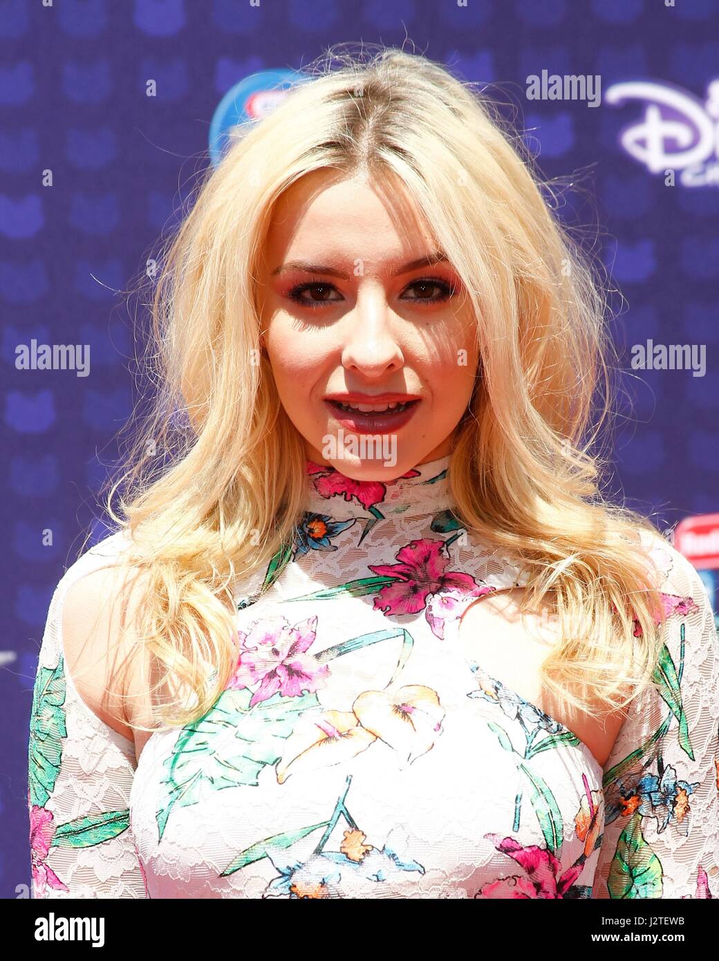 Sophie Beem im Ankunftsbereich für Radio Disney Music Awards - Ankünfte 2, Microsoft Theater, Los Angeles, CA 29. April 2017. Foto von: JA/Everett Collection Stockfoto