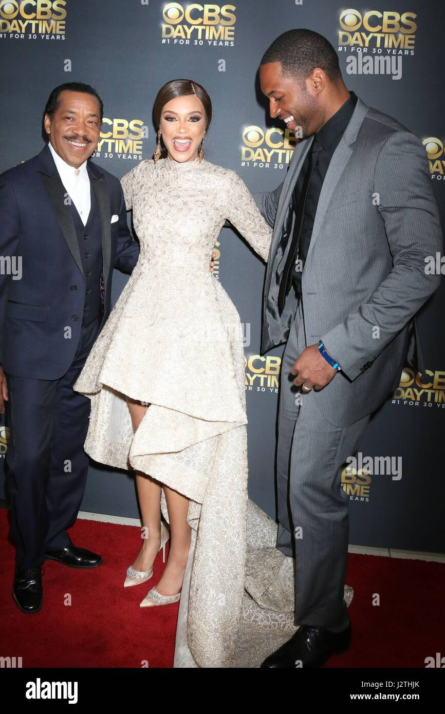 Pasadena, CA. 30. April 2017. Obba Babatunde, Herrschaft Edwards, Lawrence Saint-Victor im Ankunftsbereich für CBS Daytime Emmy After Party, Pasadena Conference Center, Pasadena, CA 30. April 2017. Bildnachweis: Priscilla Grant/Everett Collection/Alamy Live-Nachrichten Stockfoto