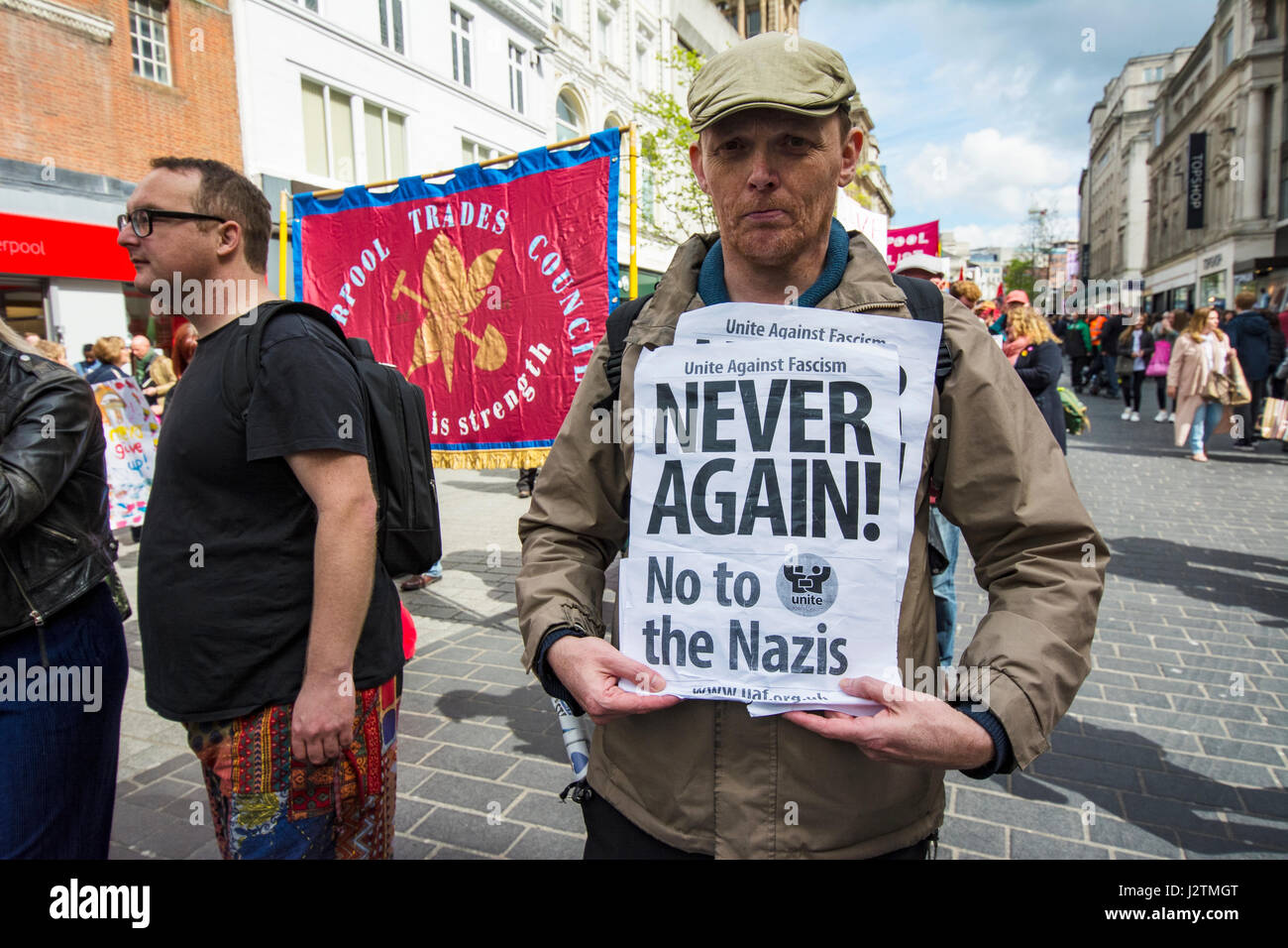 Liverpool (UK), 1st. Mai 2017: Mayday Parade durch die Straßen von Liverpool unter der Leitung von örtlichen Tanzgruppe Movema und lokalen Trommel-Band Katumba. Bildnachweis: Dave Ellison/Alamy Live-Nachrichten Stockfoto