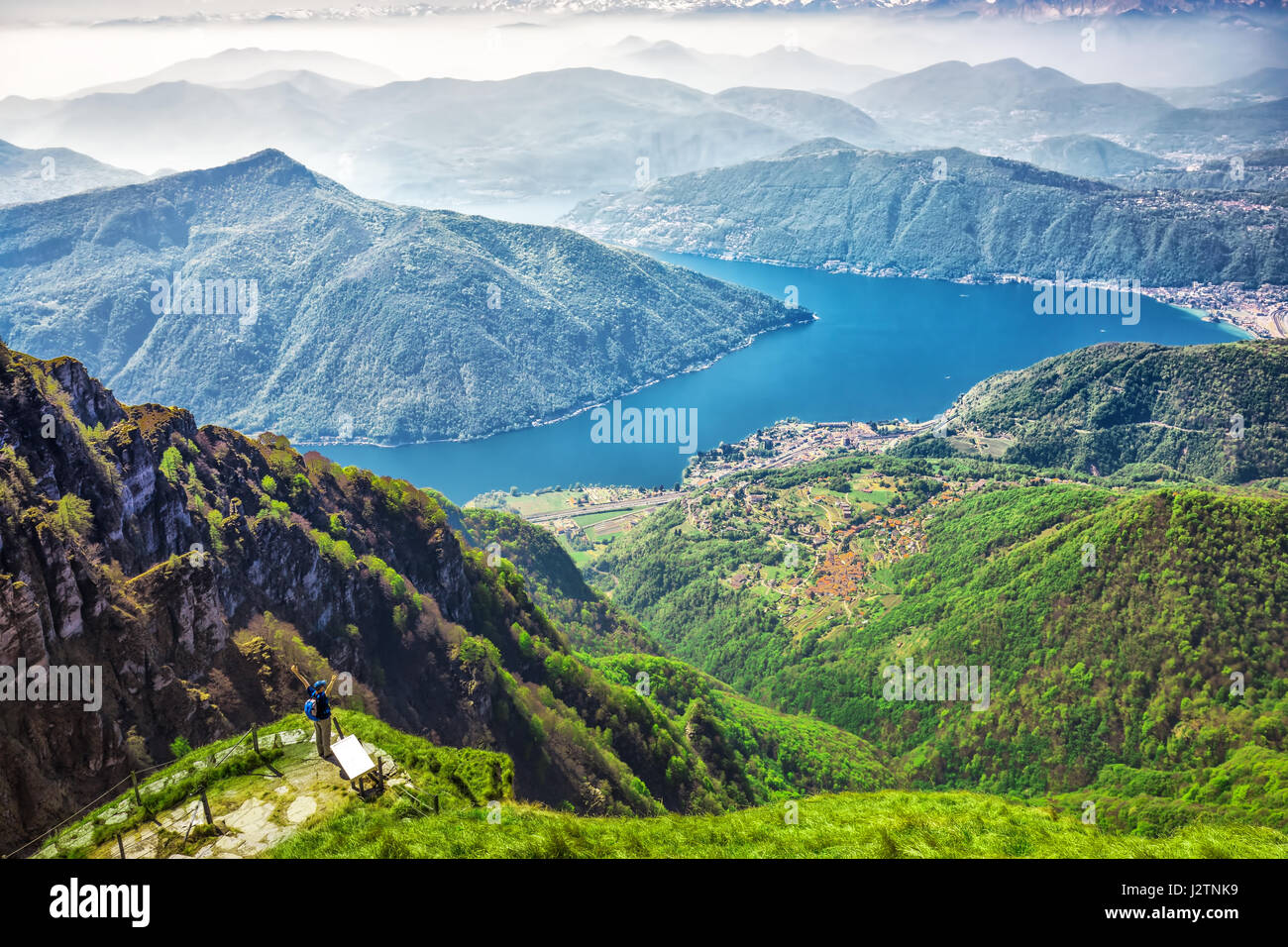 Blick auf die Stadt Lugano, San Salvatore Berg und Luganersee von Monte Generoso, Kanton Tessin, Schweiz Stockfoto