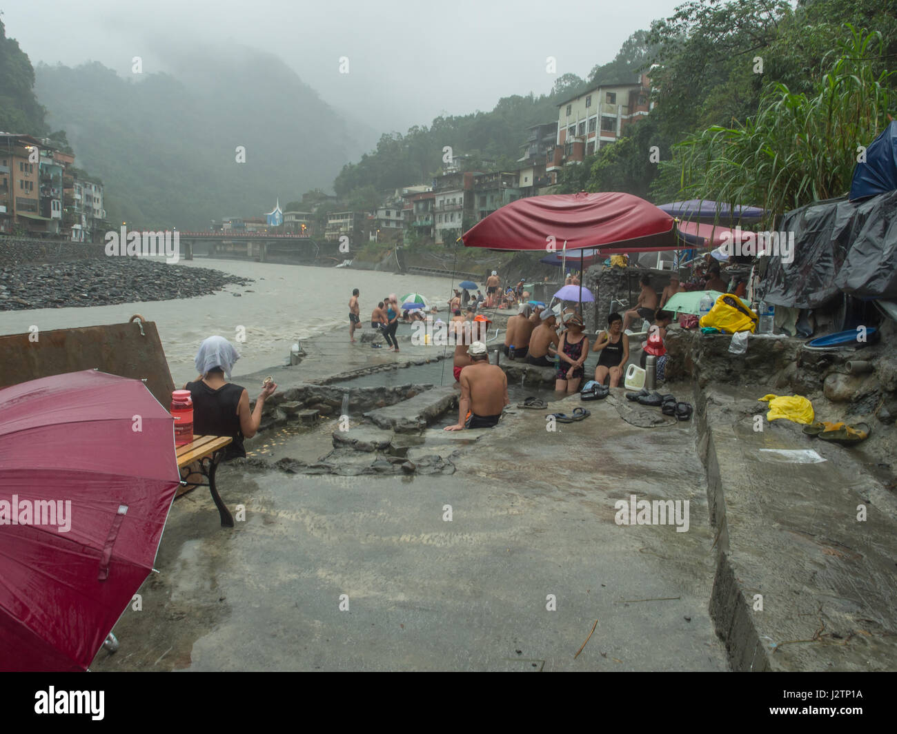 Wulai, Taiwan - 9. Oktober 2016: Öffentliche Schwimmbäder mit Wasser aus heißen Quellen Stockfoto