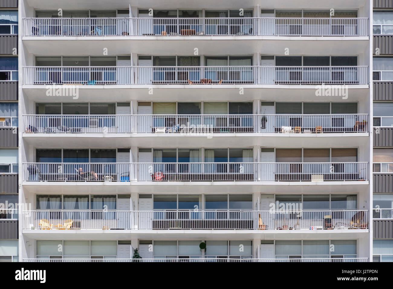 Fassade eines Gebäudes Eigentumswohnung, Highrise Balkone, Eigentumswohnung Leben, urban living, London, Ontario, Kanada. Stockfoto