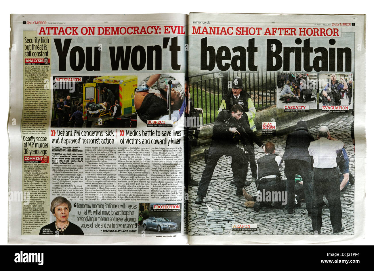 Innenseite aus The Mirror Zeitung vom 23. März 2017 nach dem Terrorangriff der Westminster Bridge in London. Stockfoto