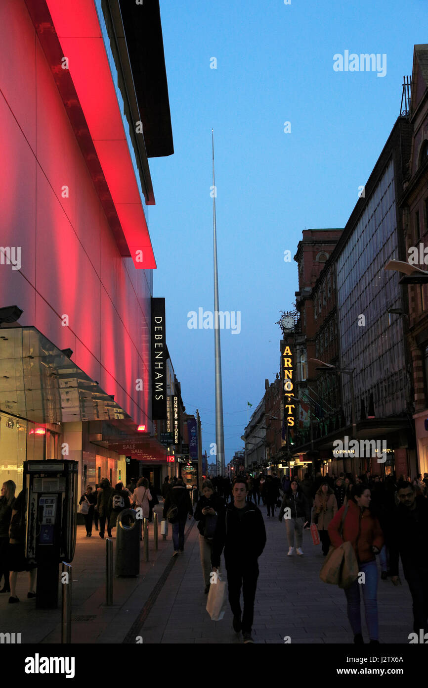 Nachtansicht der Spire of Dublin, auch genannt das Denkmal des Lichts, Henry Street, Dublin, Irland, Stockfoto