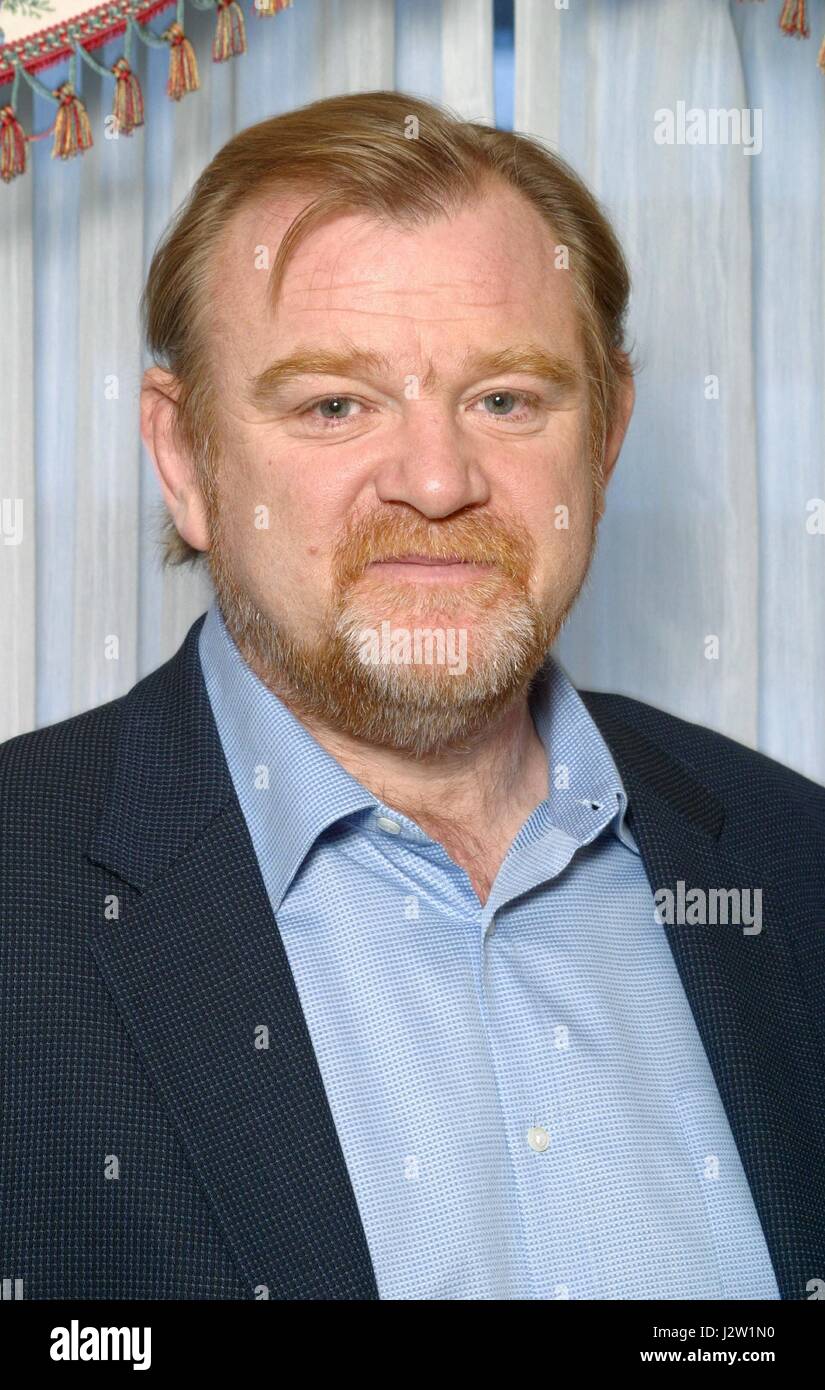 Irischer Schauspieler Brendan Gleeson fotografiert in Philadelphia, PA.  Dezember 2003.  Gleeson es kommenden Filmen zählen "Cold Mountain", "Country of My Skull," "The Village" und "Troy".  © Scott Weiner /MediaPunch. Stockfoto