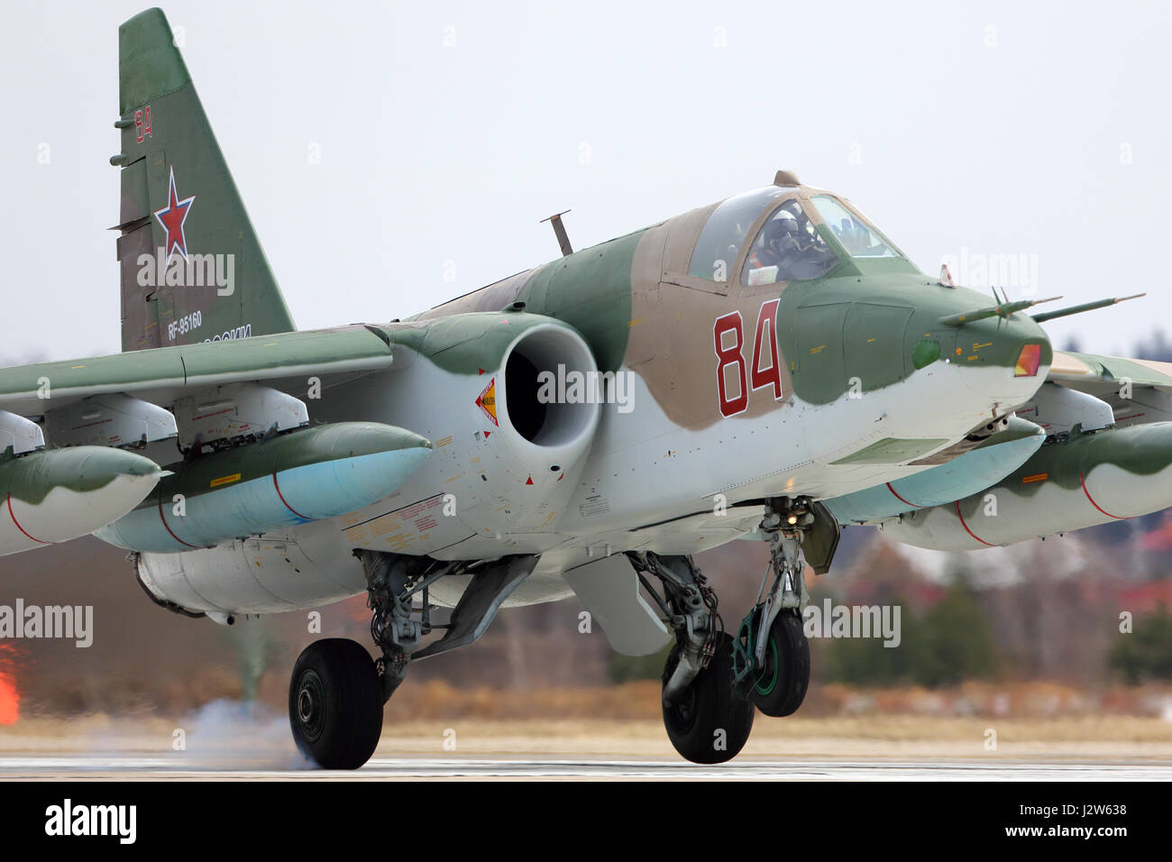 KUBINKA, MOSCOW REGION, Russland - 21. April 2017: Sukhoi Su-25BM Angriff Flugzeug der russischen Luftwaffe während der Victory Day Parade Proben in Kubinka Ki Stockfoto
