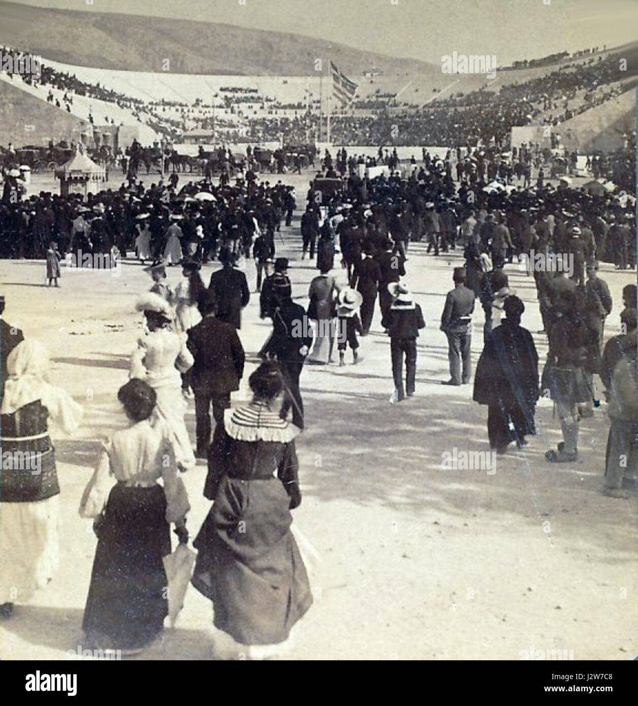 Das Olympiastadion von 1906, das für die Olympischen Spiele des frühen 20. Jahrhunderts gebaut wurde, ist ein bedeutendes Stück Sportarchitektur. Er war Austragungsort zahlreicher Sportveranstaltungen und ist ein Zeugnis der frühen olympischen Geschichte. Stockfoto