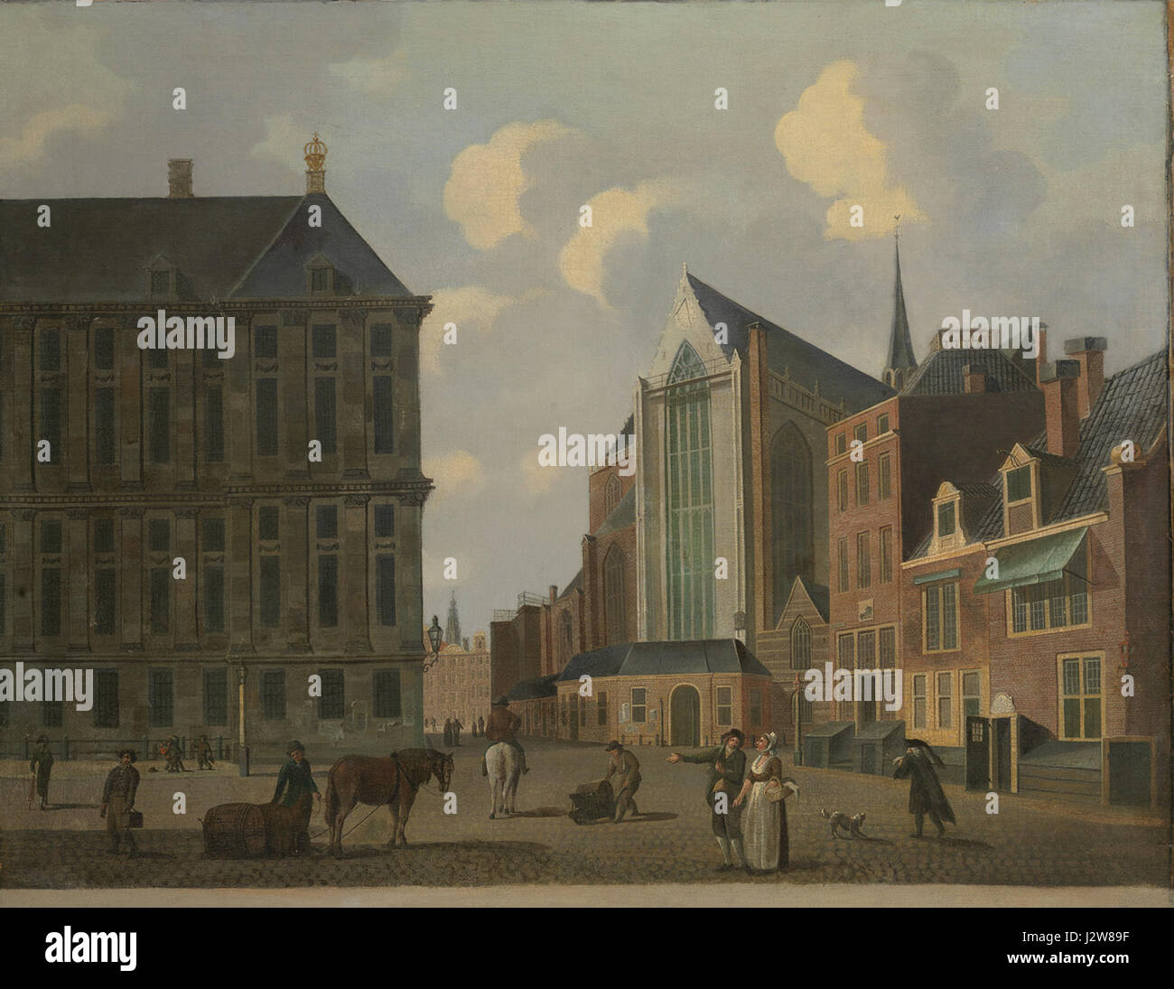 Dieses historische Bild zeigt einen Blick auf den Königlichen Palast und die Nieuwe Kerk (neue Kirche) vom Dam-Platz in Amsterdam. Die Architektur des Palastes und der Kirche repräsentiert bedeutende Elemente der niederländischen Geschichte, während der Dam-Platz ein wichtiger Ort im kulturellen und politischen Leben Amsterdams ist. Stockfoto