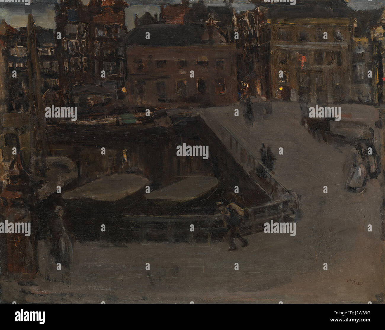 Das Damrak ist eine prominente Straße in Amsterdam, bekannt für seine lebhafte Atmosphäre und historische Bedeutung. Am Abend wird die Straße besonders malerisch, mit Lichtern, die vom Wasser reflektiert werden und geschäftiger Aktivität. Stockfoto