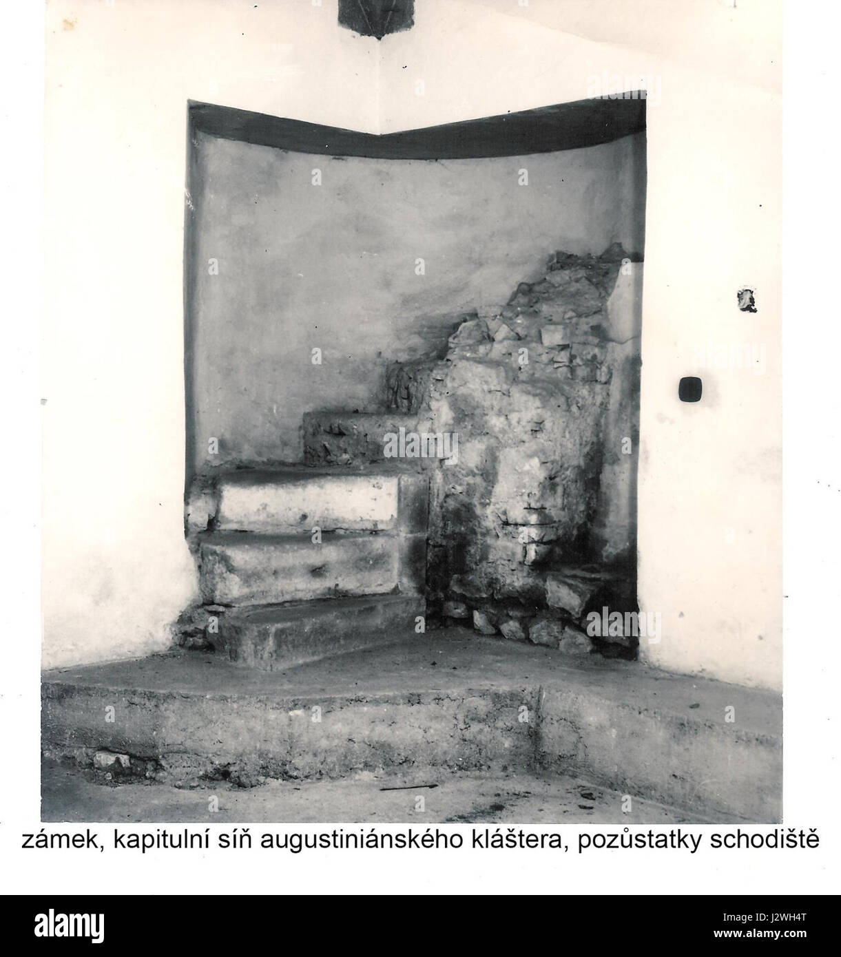 462 mml bezieht sich wahrscheinlich auf eine Messung oder Spezifikation, die sich möglicherweise auf ein Produkt, Dokument oder Objekt bezieht, aber ohne weiteren Kontext ist der genaue Gegenstand unklar. Stockfoto