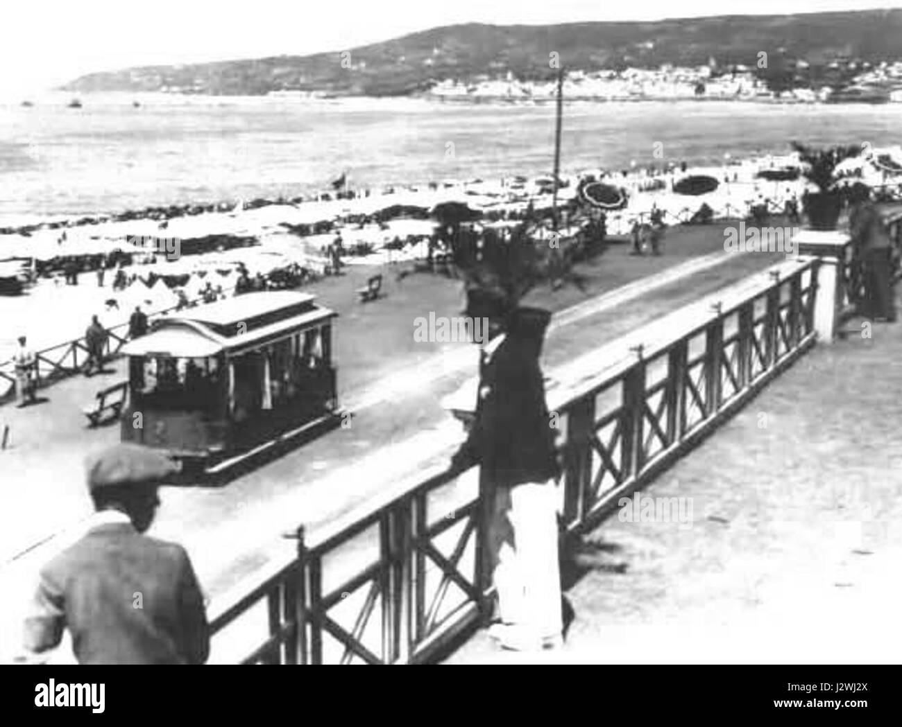 AmericanoFFcosta bezieht sich auf eine Art von Kaffeegetränk, typischerweise eine Variante von Espresso, der mit heißem Wasser verdünnt wird und einen leichteren Geschmack erzeugt. Es ist eine beliebte Wahl in vielen Cafés und bietet einen milderen Geschmack im Vergleich zu reinem Espresso. Stockfoto