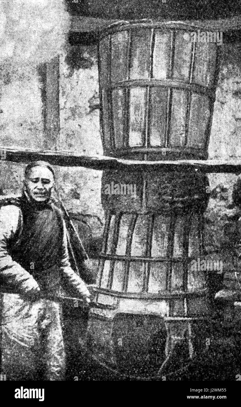 Foto eines Hochofens in der Provinz Henan, China, um 1930, das die industrielle Entwicklung während dieser Zeit zeigt. Stockfoto