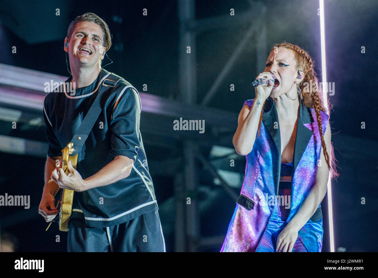 Lulworth Castle, Lulworth Estate, East Lulworth, Dorset, Vereinigtes Königreich. 29. Juli 2016. Jess Glynne führt auf der Bühne im Camp Bestival Music Festival 2016. © Will Bailey / Alamy Stockfoto