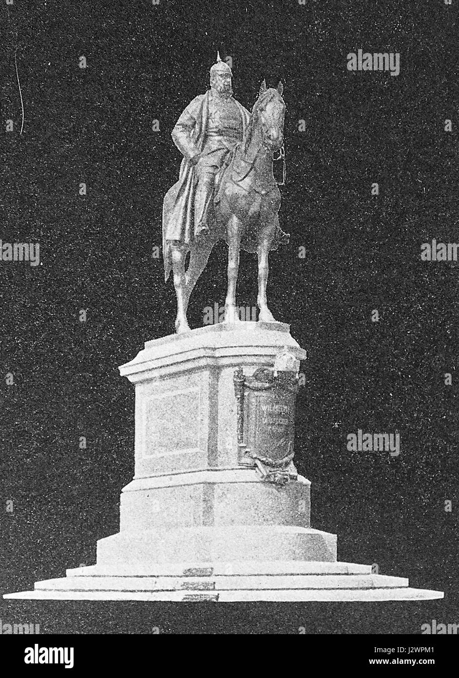 Das Kaiser-Wilhelm-I.-Denkmal in Bernburg ist eine Gedenkskulptur, die Kaiser Wilhelm I., dem ersten deutschen Kaiser, 1901 zu Ehren seines Vermächtnisses errichtet wurde. Stockfoto