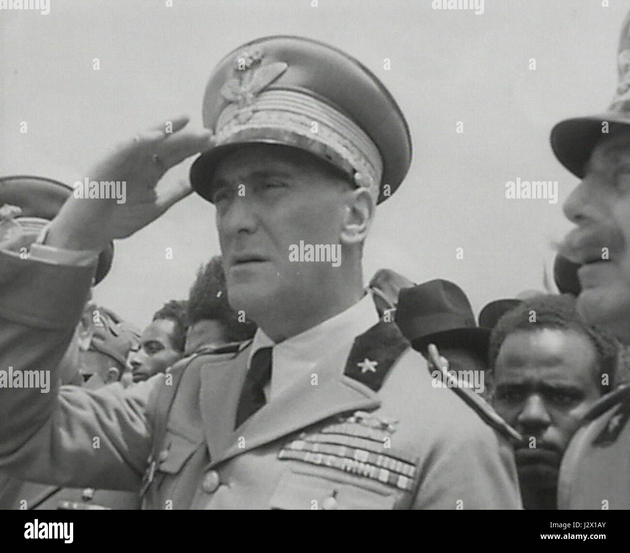 Rodolfo Graziani war ein italienischer General, der für seine umstrittene Rolle während des faschistischen Regimes bekannt war. Er war während des Zweiten Weltkriegs an militärischen Operationen in Nordafrika beteiligt und wurde später wegen Kriegsverbrechen angeklagt. Graziani war eine Schlüsselfigur des italienischen Militärs während der faschistischen Ära. Stockfoto