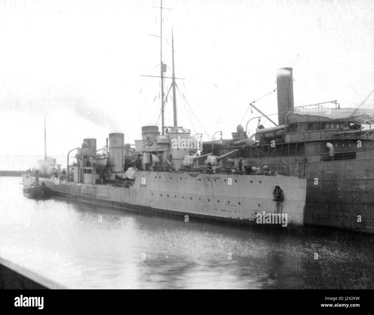 „Avtroil“ bezieht sich auf einen Zeitraum zwischen 1913 und 1919, der wahrscheinlich mit den kulturellen oder historischen Entwicklungen während des Ersten Weltkriegs zusammenhängt. Dieser Zeitraum kann technologische, politische oder gesellschaftliche Veränderungen in Europa während des frühen 20. Jahrhunderts widerspiegeln. Stockfoto