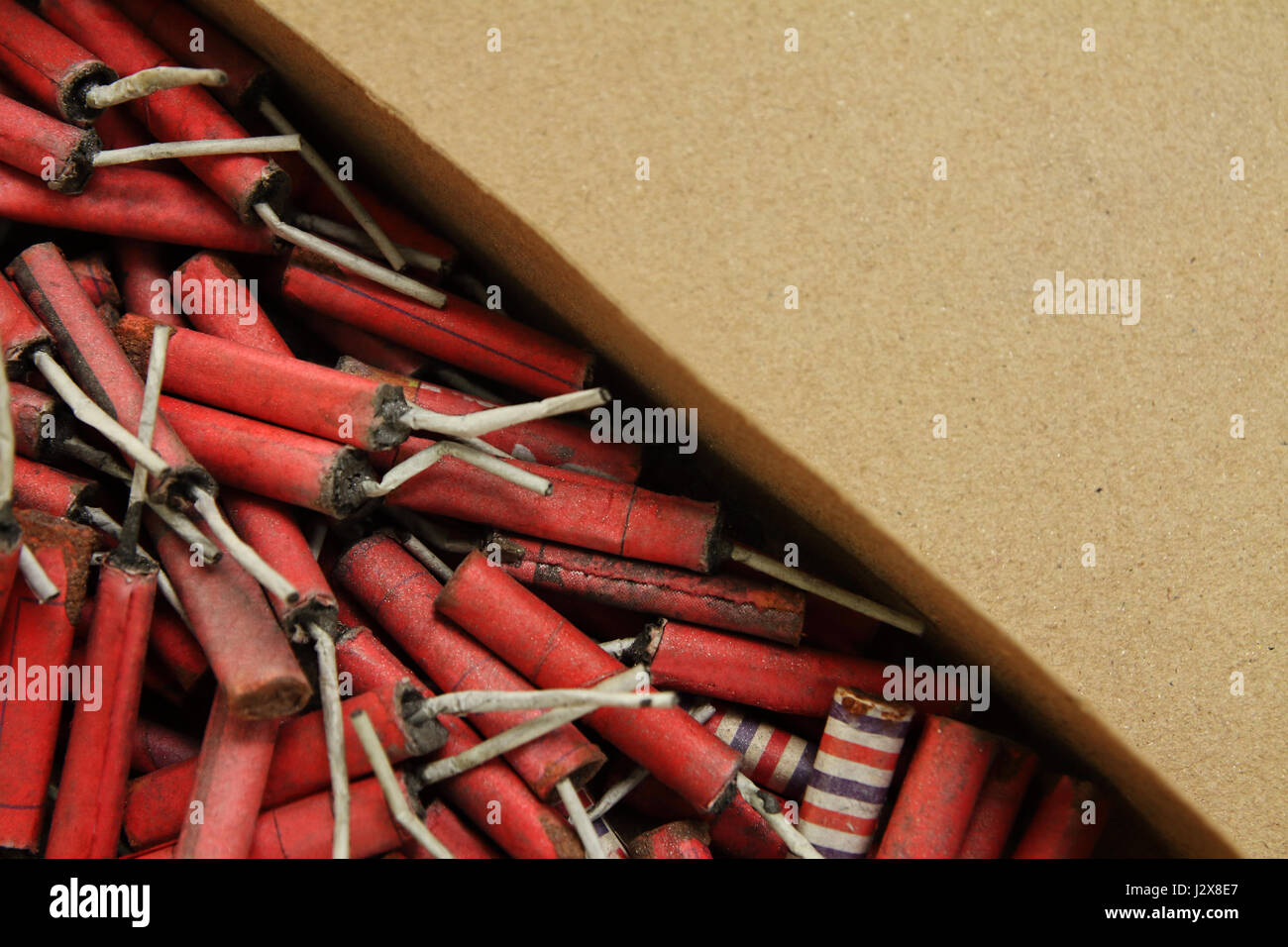 Handgemachte rote Feuerwerkskörper Stockfoto