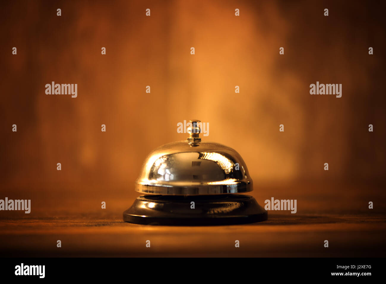 Hotel Rezeption-Glocke, Dienst auf dem Tisch, selektiven Fokus Stockfoto