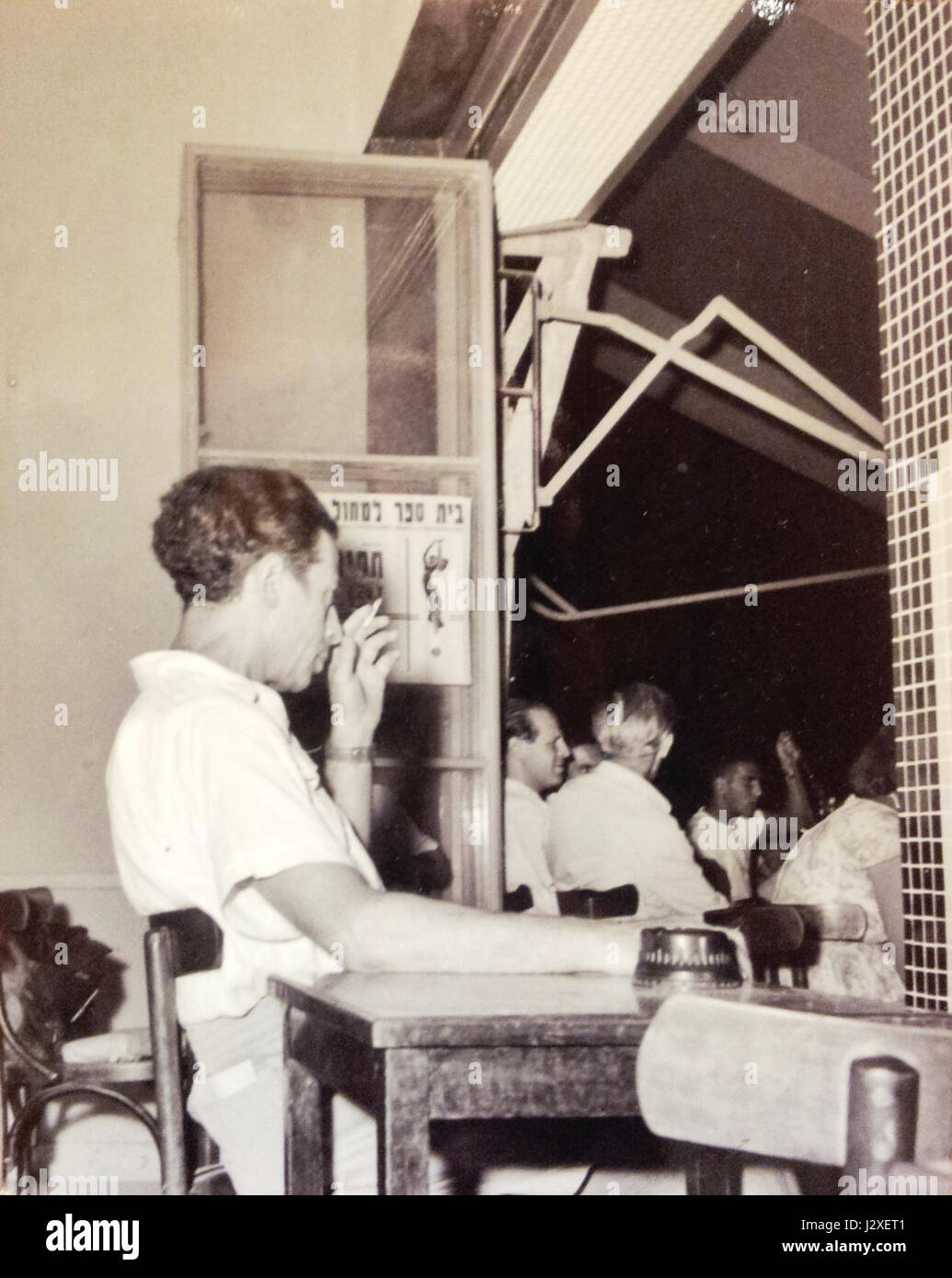Avot Yeshurun, ein Wahrzeichen in Tel Aviv, feiert sein 50-jähriges Bestehen. Der Ort ist bekannt für seine Bedeutung für die kulturelle und historische Entwicklung von Tel Aviv, die das Wachstum und die Modernisierung der Stadt über fünf Jahrzehnte widerspiegelt. Stockfoto