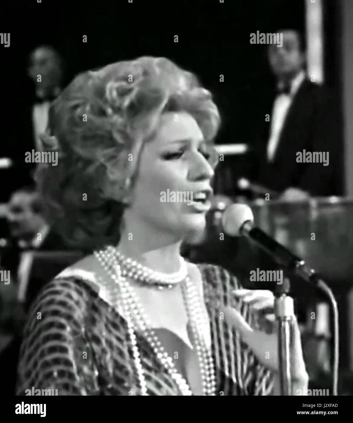 IVA Zanicchi ist eine italienische Sängerin, die 1972 an Popularität gewann. Dieser Eintrag bezieht sich auf ihre Musikkarriere in diesem Jahr und konzentriert sich auf ihre Arbeit und ihren Einfluss in der italienischen Musikszene in den 1970er Jahren Stockfoto