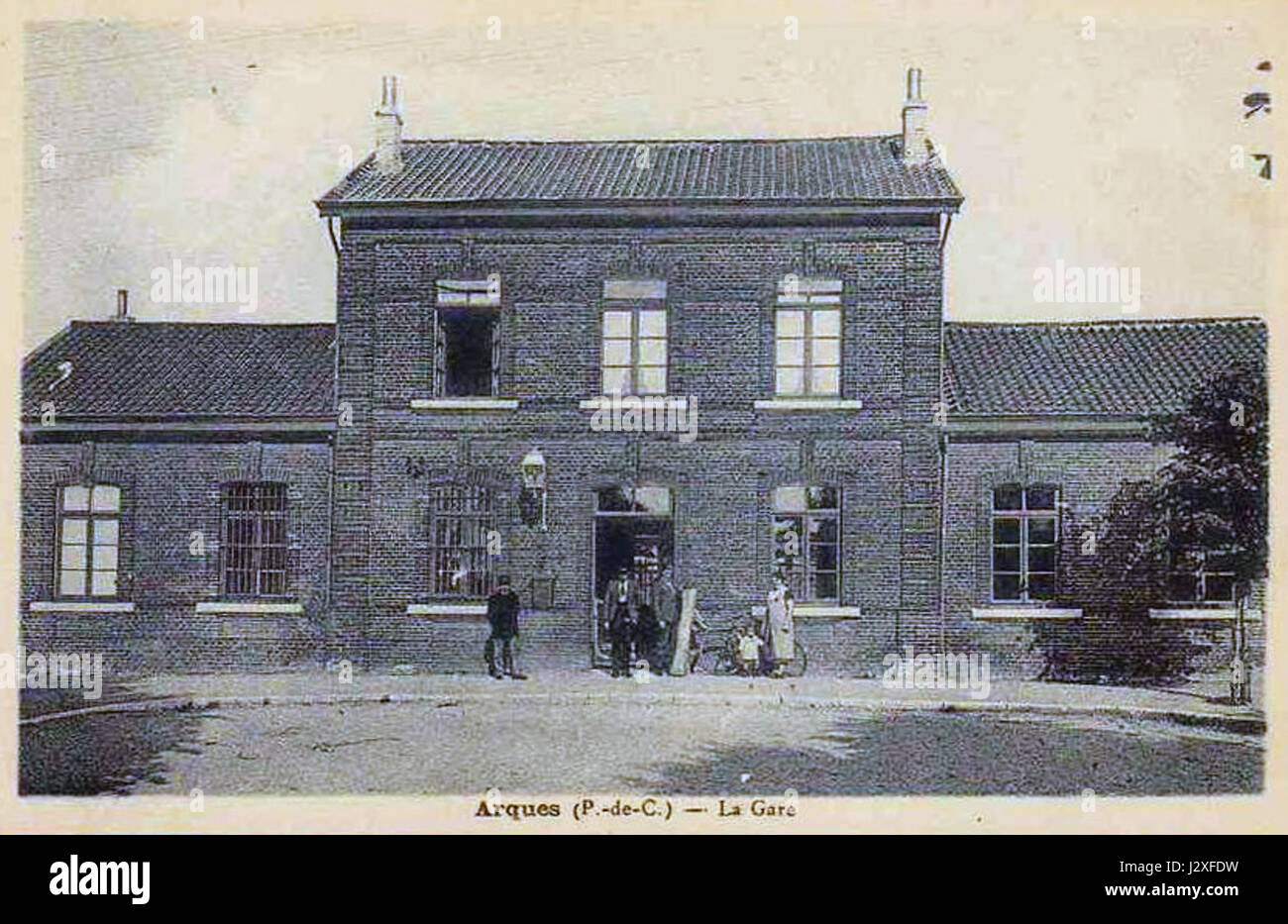Ein Foto, das das Wesen von Arques la Gare festnimmt, einer Ortschaft, die für ihre malerische Landschaft und historische Bedeutung bekannt ist. Stockfoto
