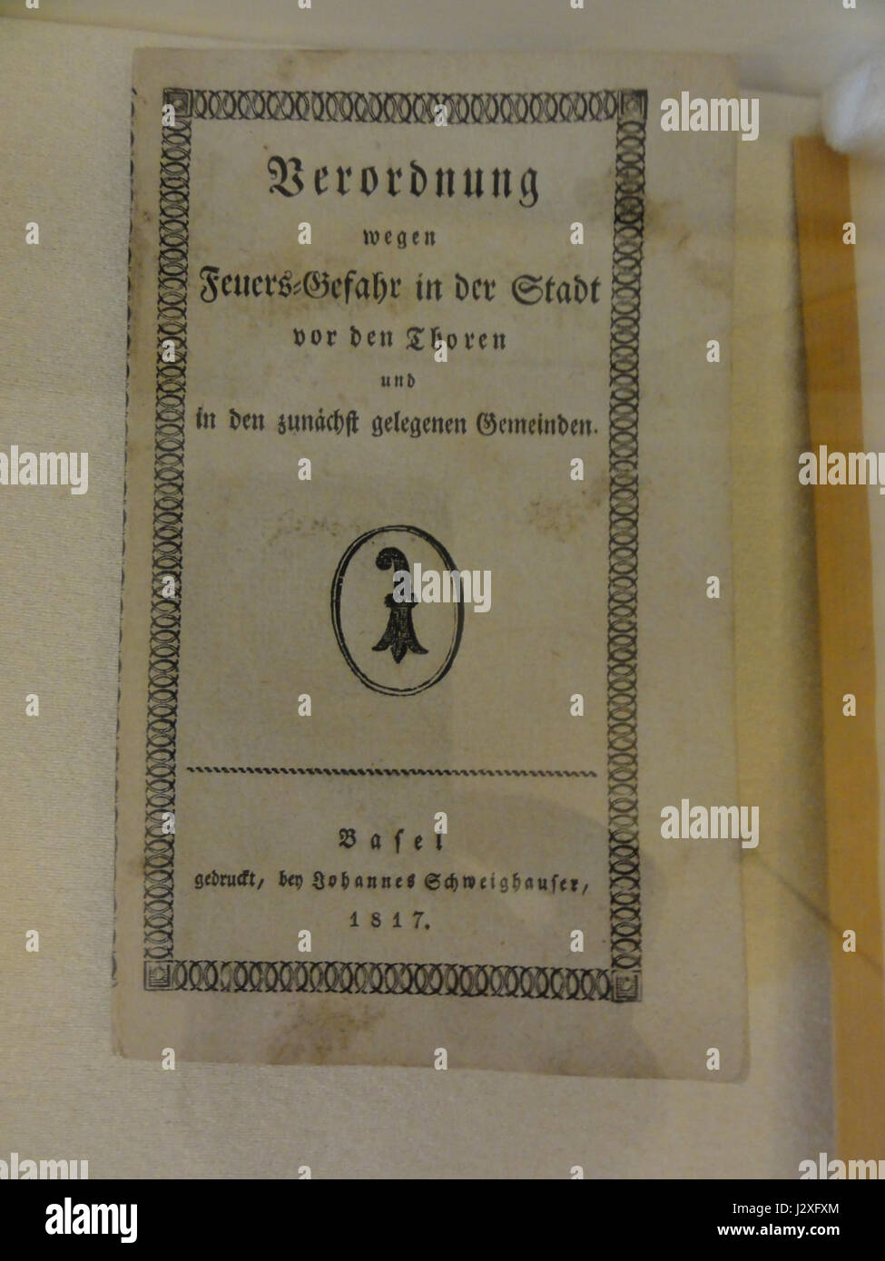 Dies bezieht sich auf eine bestimmte Charge von Artikeln oder Fotos, die am 14. Oktober 2012 in Basel aufgenommen wurden. Der Batch könnte sich auf Kunst-, Kultur- oder historische Dokumentationen beziehen, die an diesem Tag in Basel, Schweiz, aufgenommen wurden und Einblicke in die Veranstaltung oder Sammlung bieten. Stockfoto