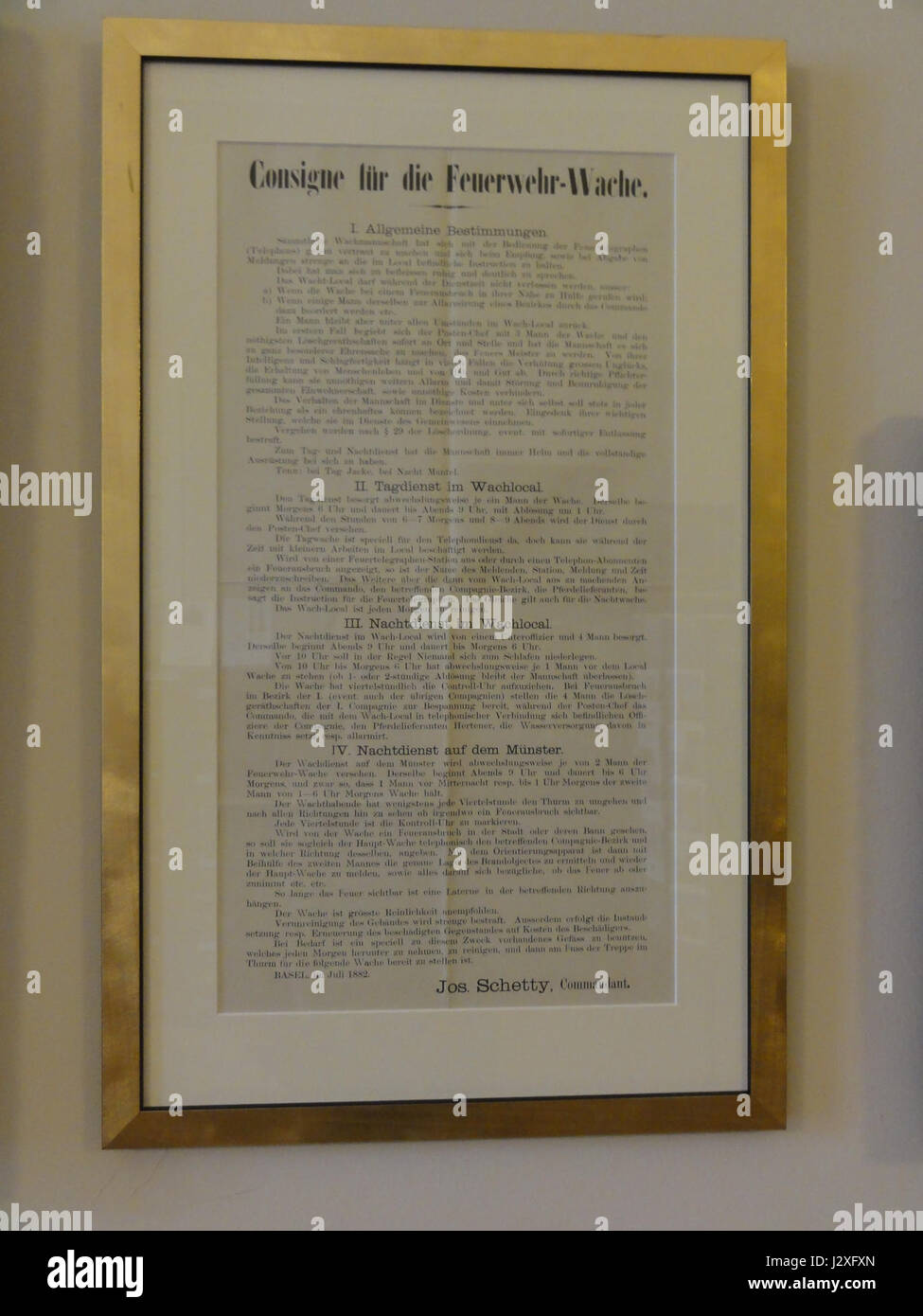 Dies bezieht sich auf eine bestimmte Charge (24) von Artikeln aus Basel am 14. Oktober 2012. Es könnte sich um eine Sammlung oder eine Charge von Material handeln, das an diesem Datum gesammelt oder analysiert wurde. Stockfoto