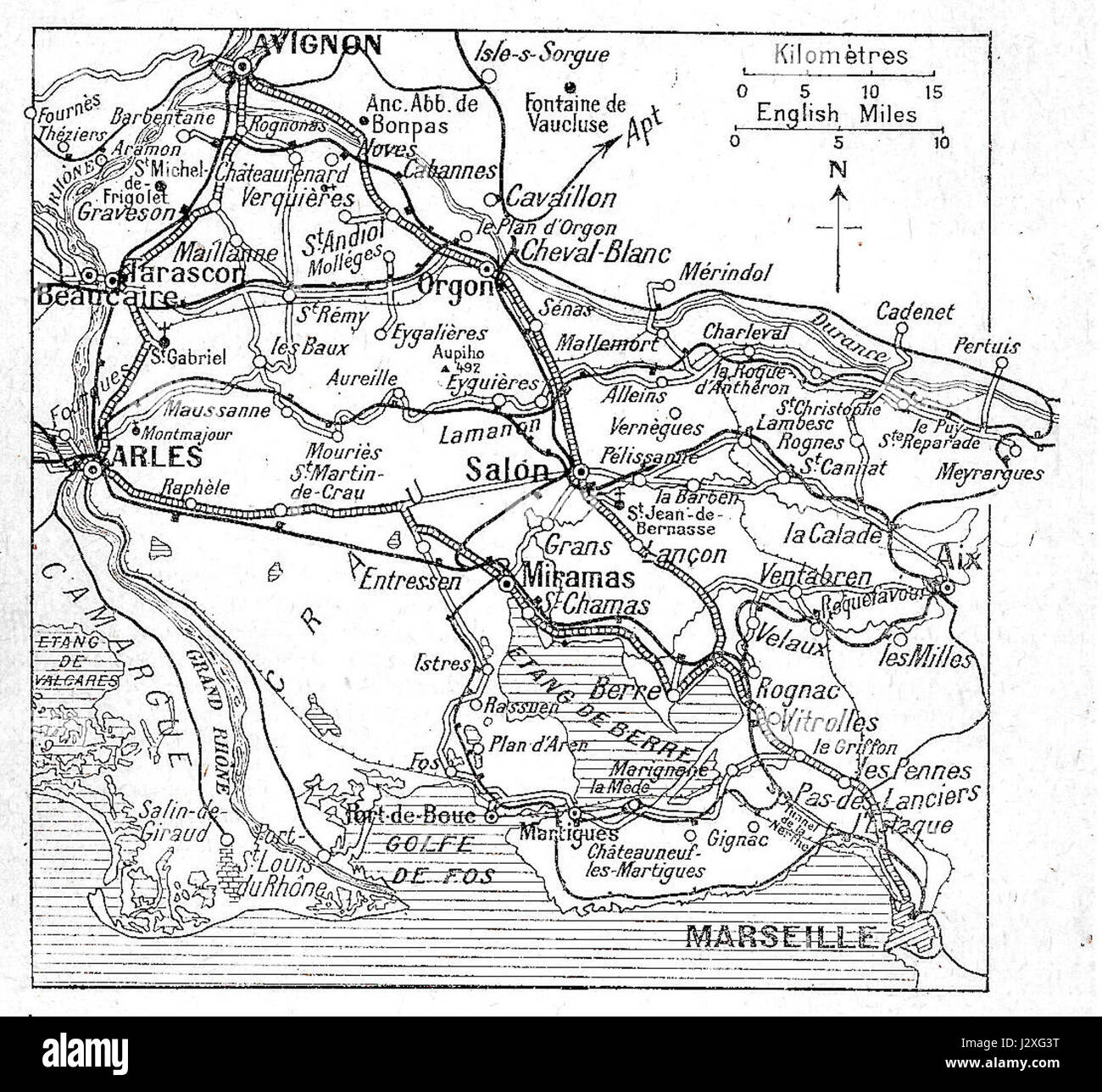 Die Karte der Region Avignon-Arles-Marseille aus dem Jahr 1921 zeigt das geografische Layout und die Verkehrswege Südfrankreichs. Es ist eine historische Darstellung der Infrastruktur und Landschaft des Gebiets. Stockfoto